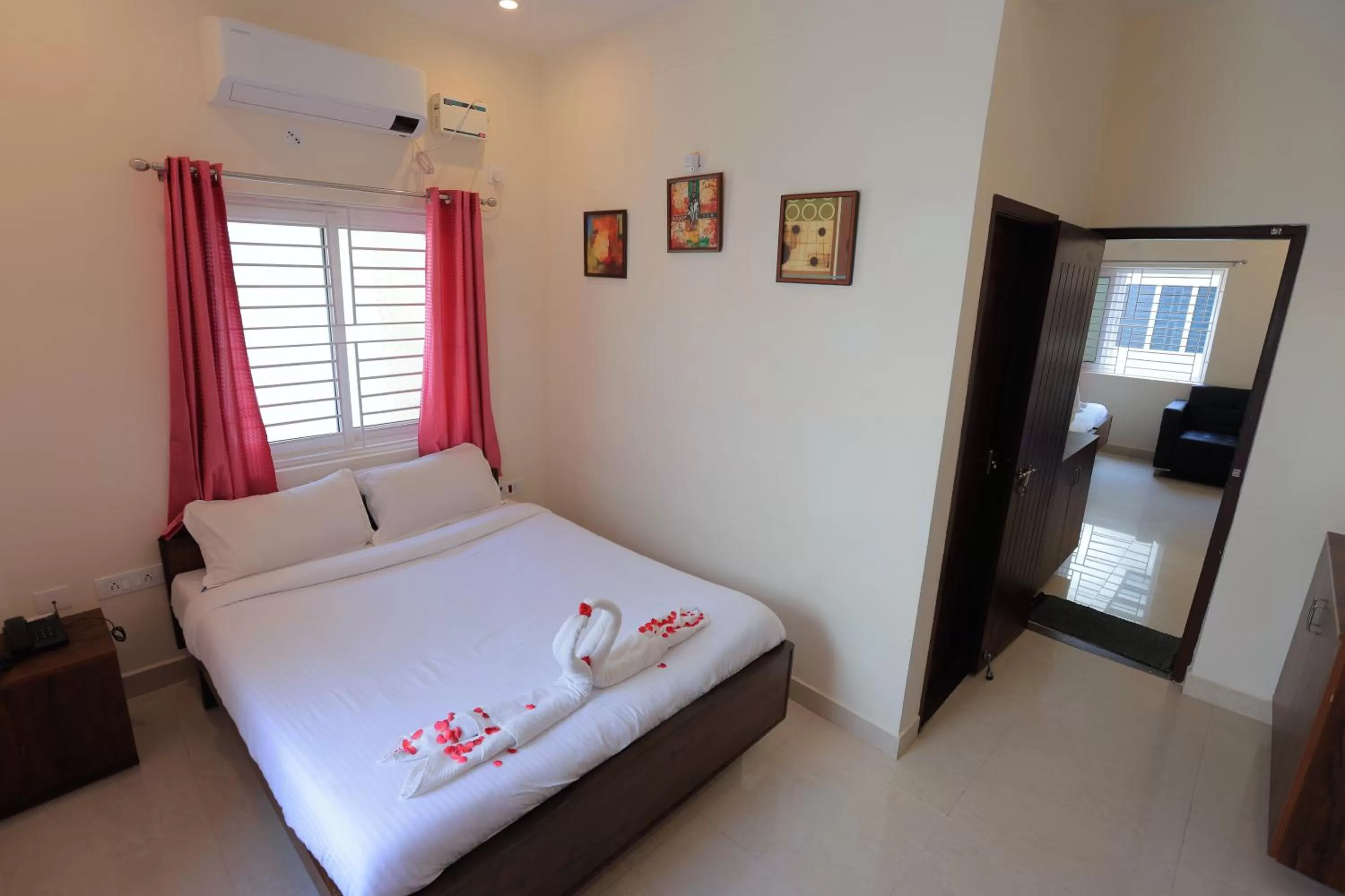 Photo of the whole room, Bed in Thiru Pavilion Retreat