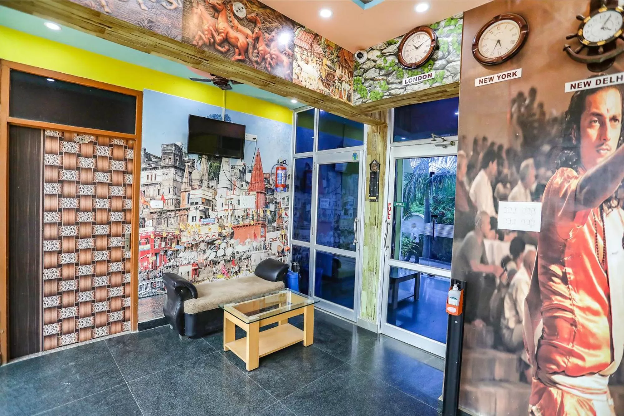 Lobby or reception in FabHotel Kriti Green - Hanuman Mandir, Lathia