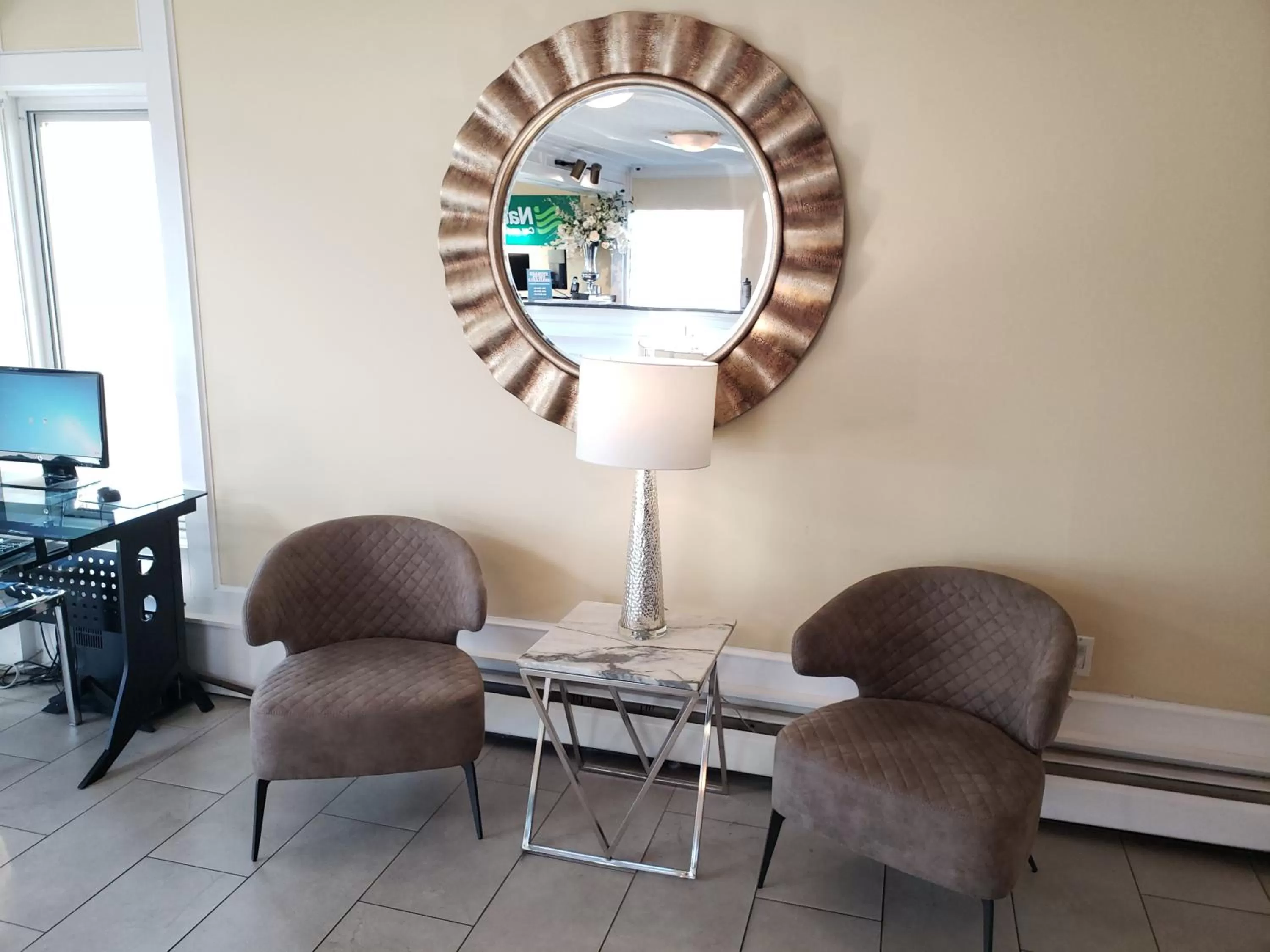 Property building in Arbutus Inn