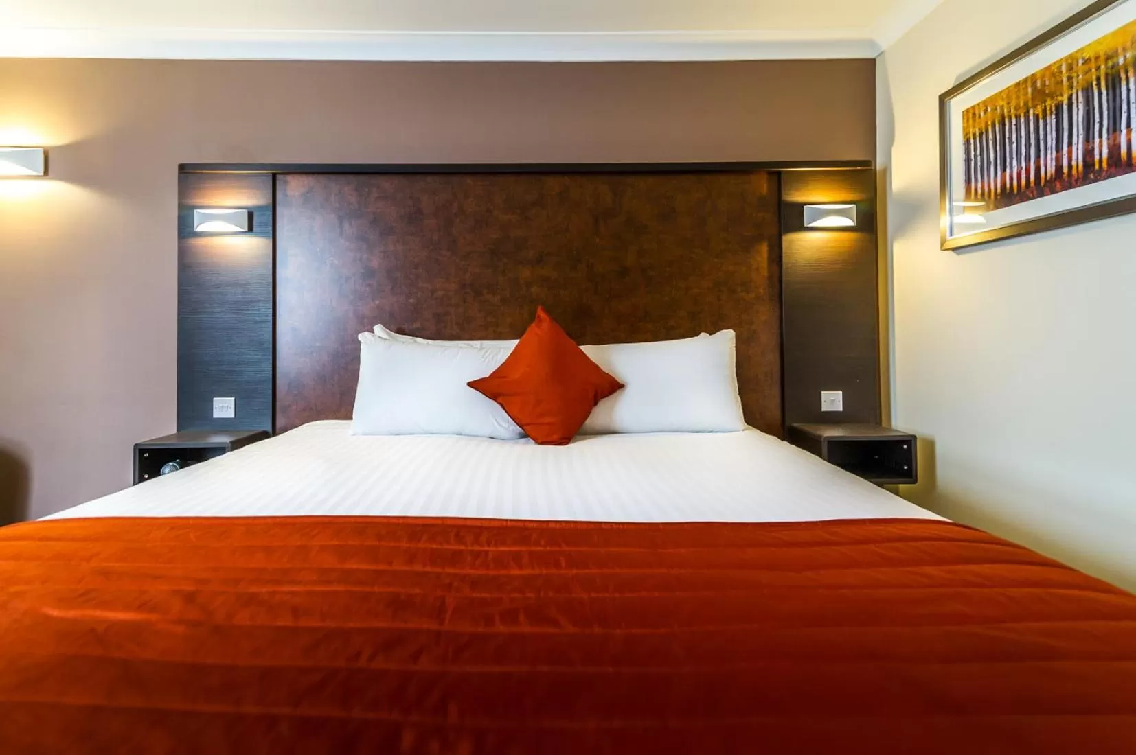 Bedroom, Bed in Dragonfly Hotel Colchester