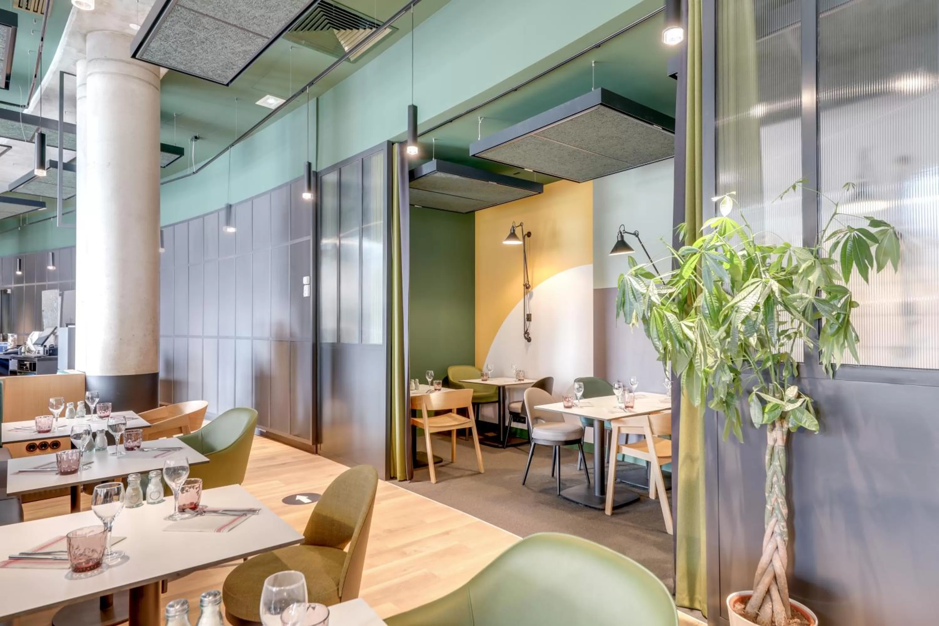 Restaurant/places to eat in Novotel Paris Gare De Lyon