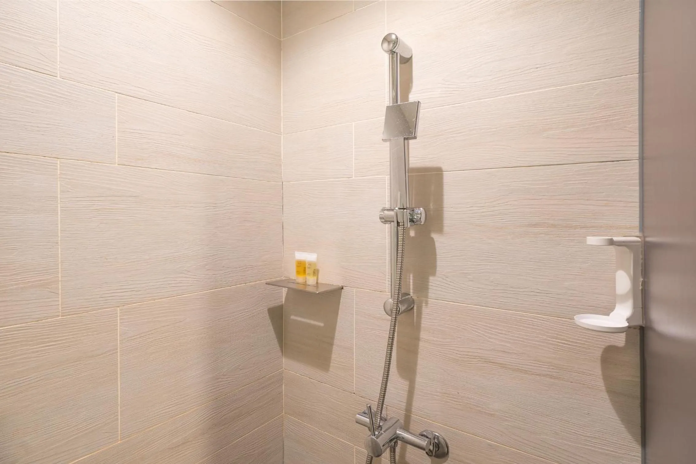 Shower in CHECK inn Taipei Xinyi