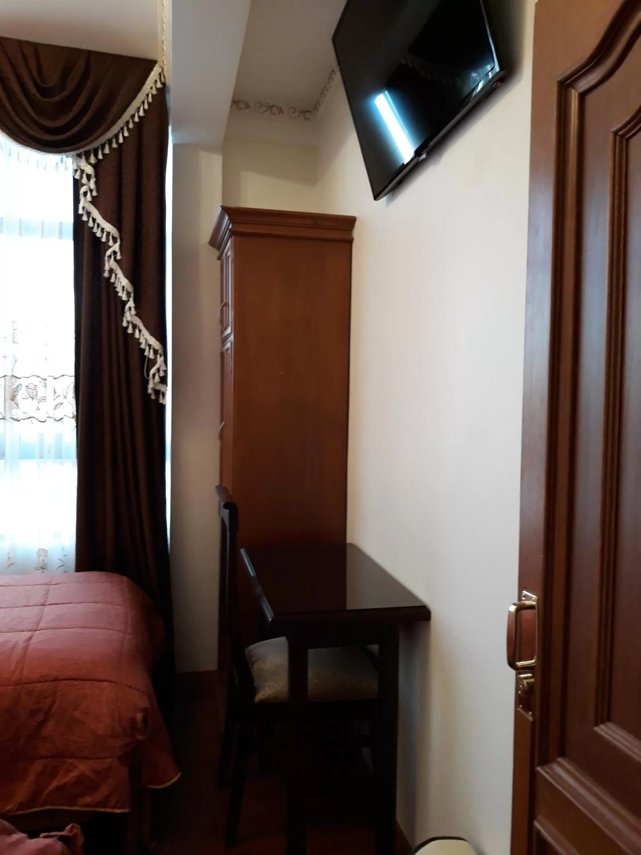 TV/Entertainment Center in Hostal Terrabella SRL