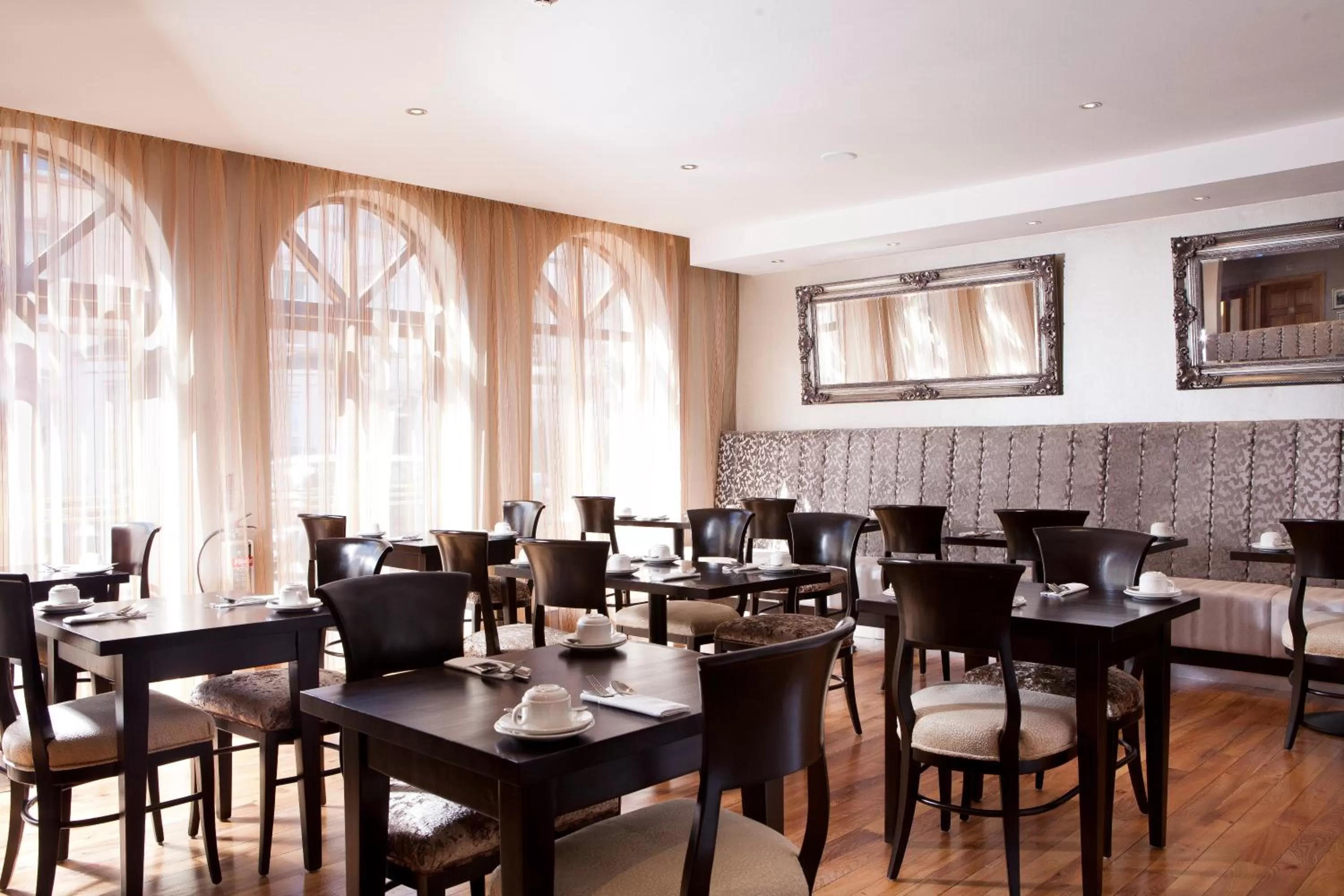 Restaurant/places to eat in Tara Lodge