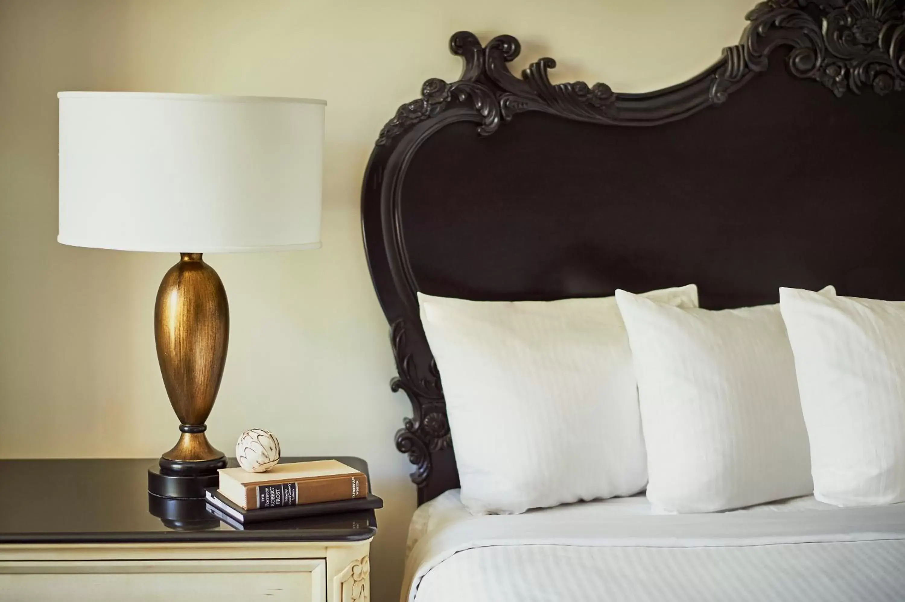 Traditional King Room in French Quarter Inn Traditional King Room in French Quarter Inn