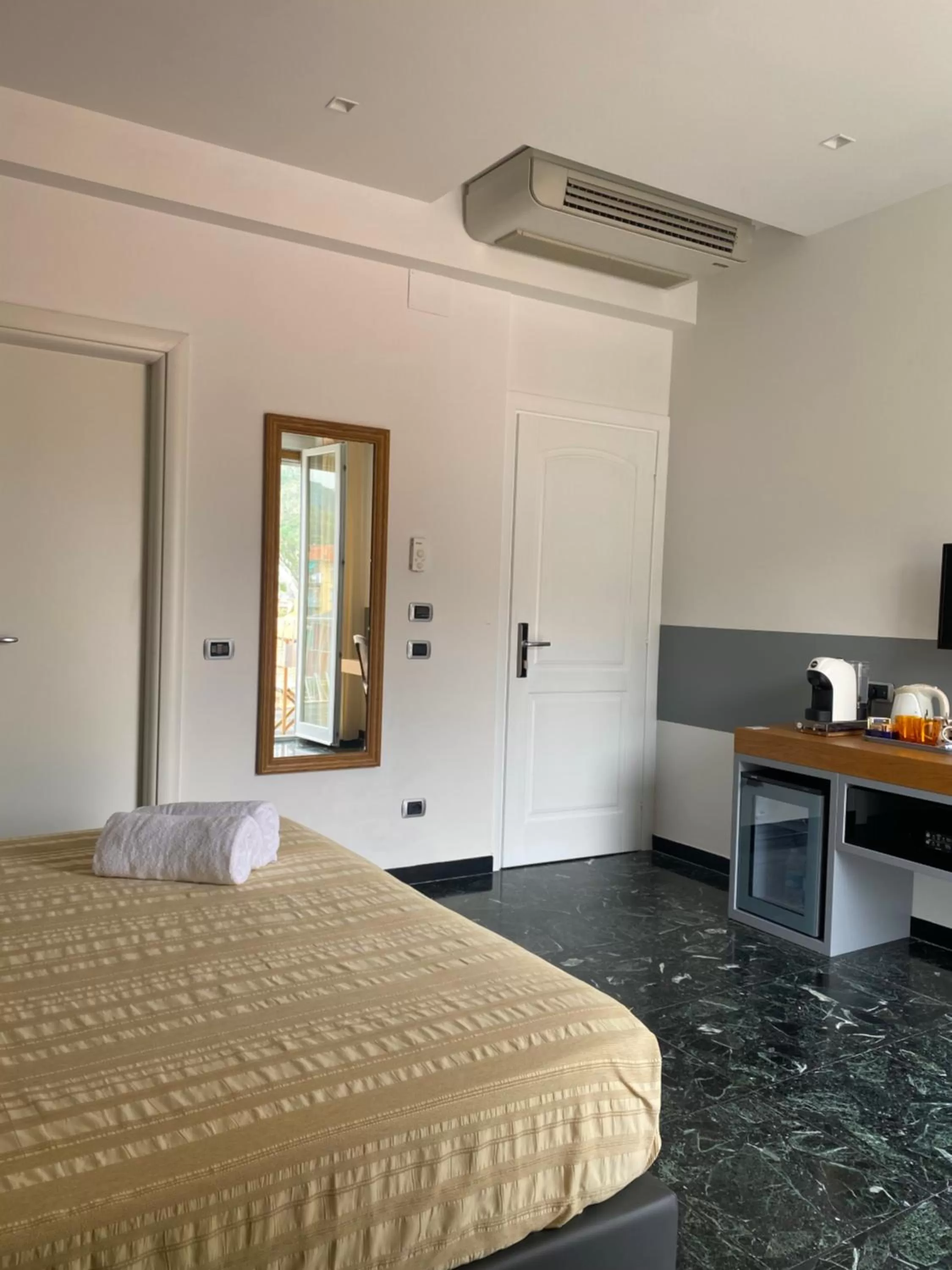 Bedroom, Bed in Hotel Garden