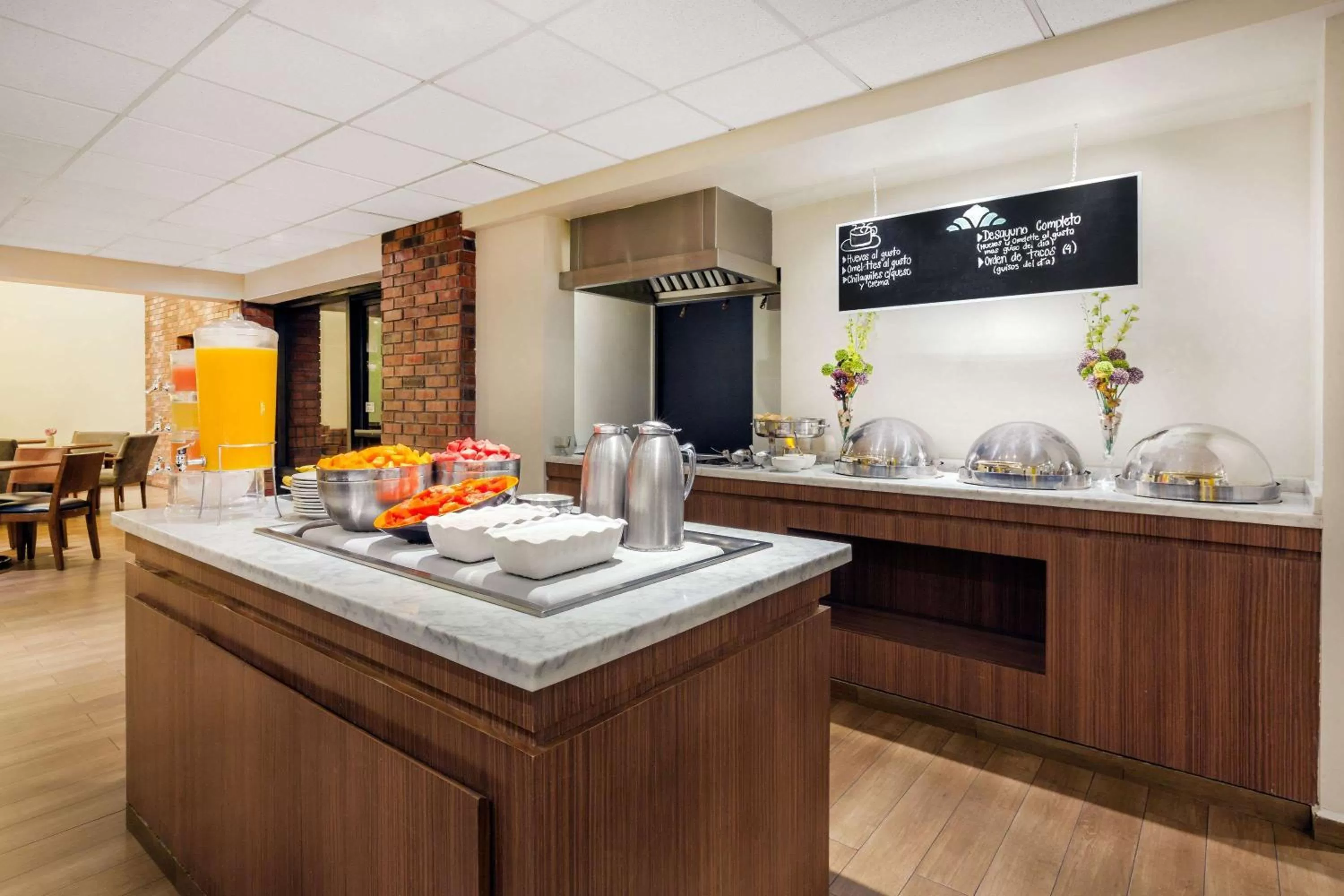 Restaurant/places to eat in Wyndham Garden Monterrey Norte