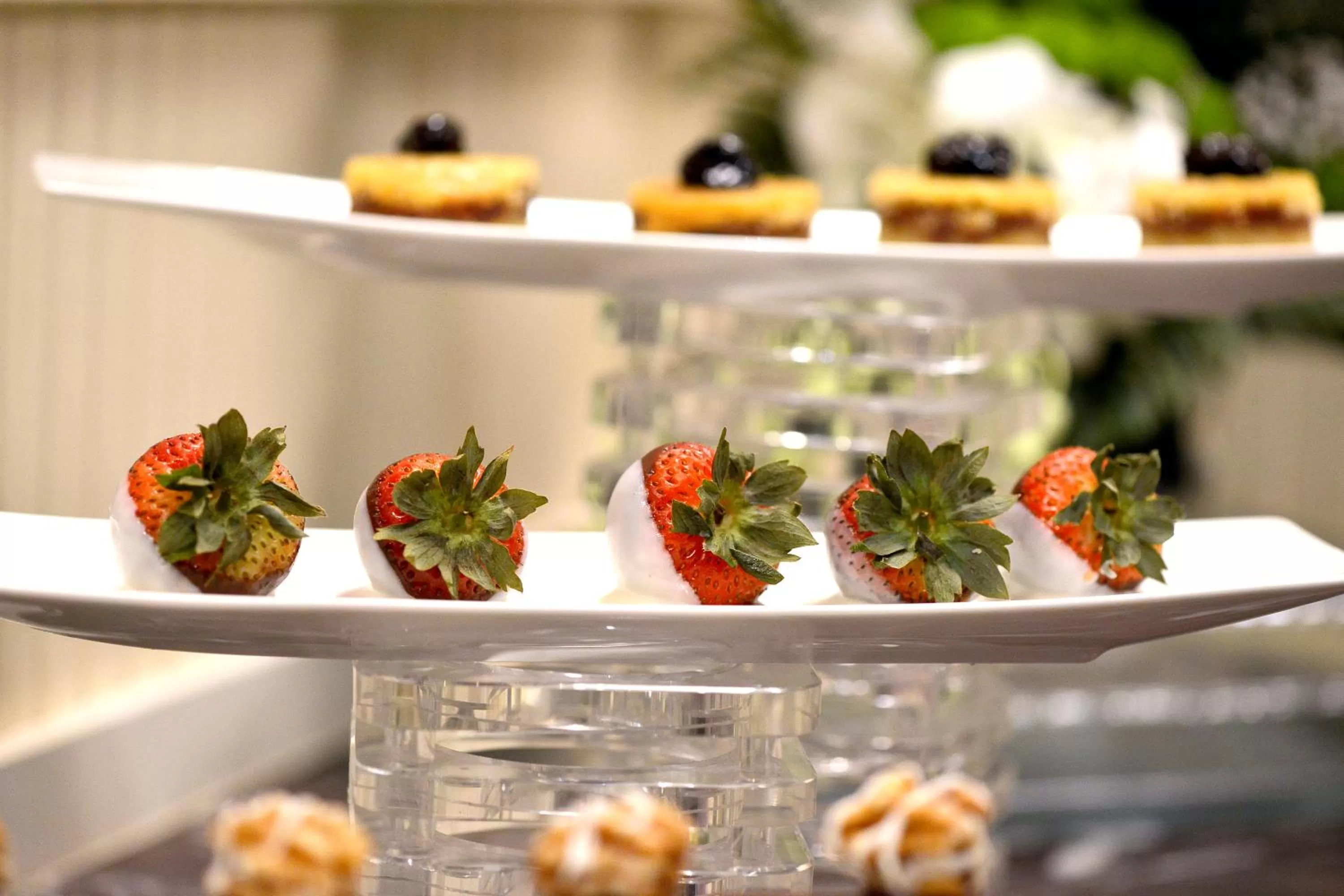 Dining area in City Seasons Al Hamra Hotel