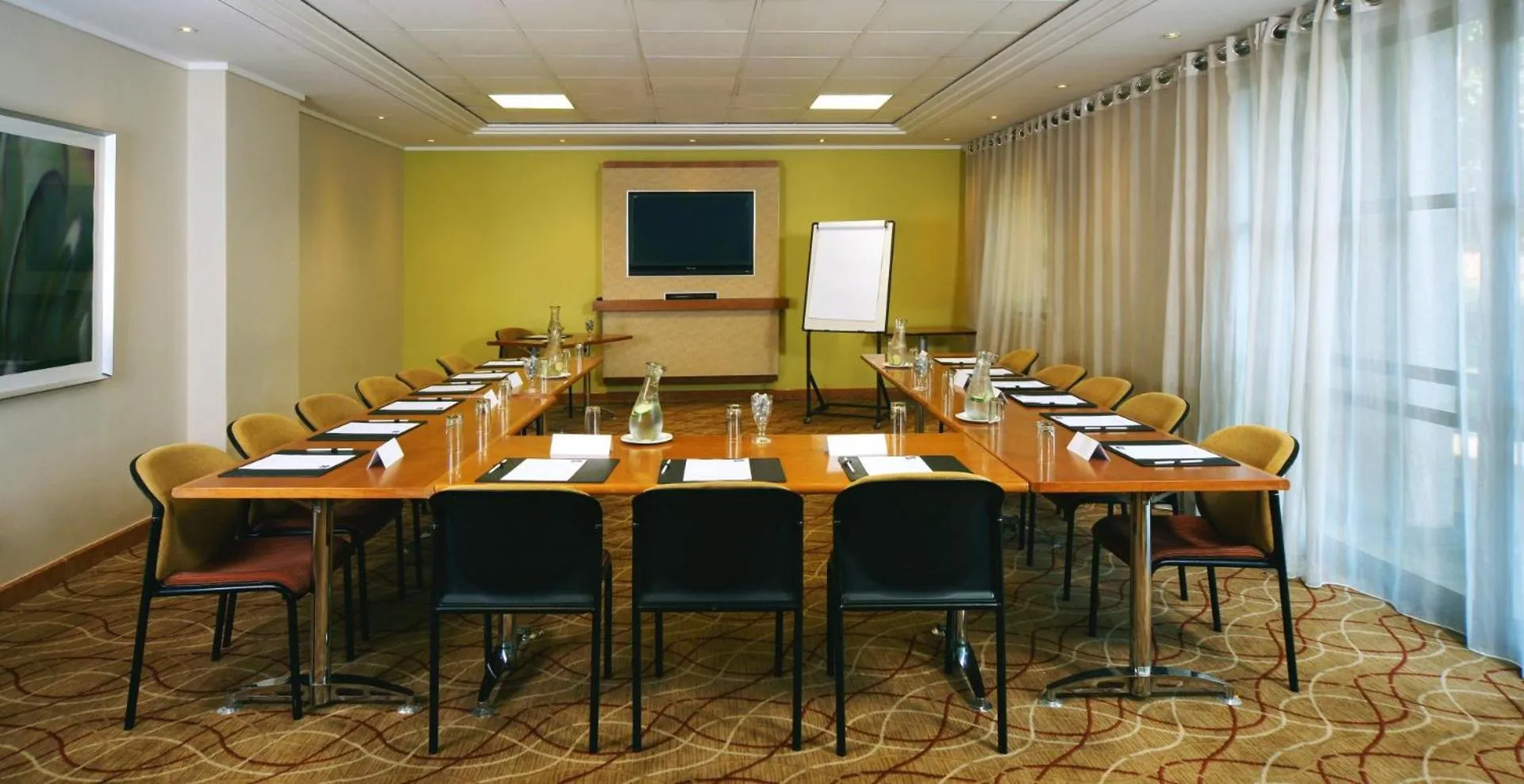 Business facilities in Garden Court Eastgate