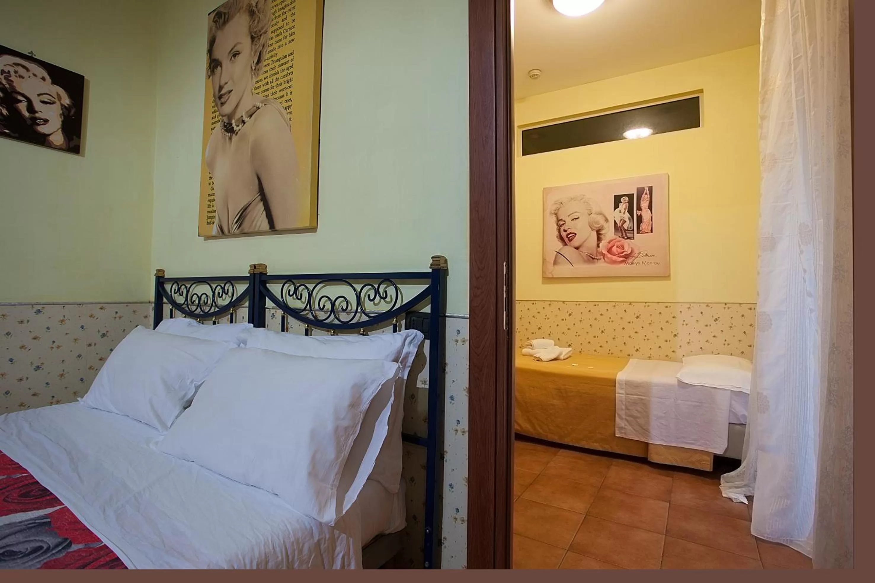 Photo of the whole room, Bed in Hotel Cineholiday