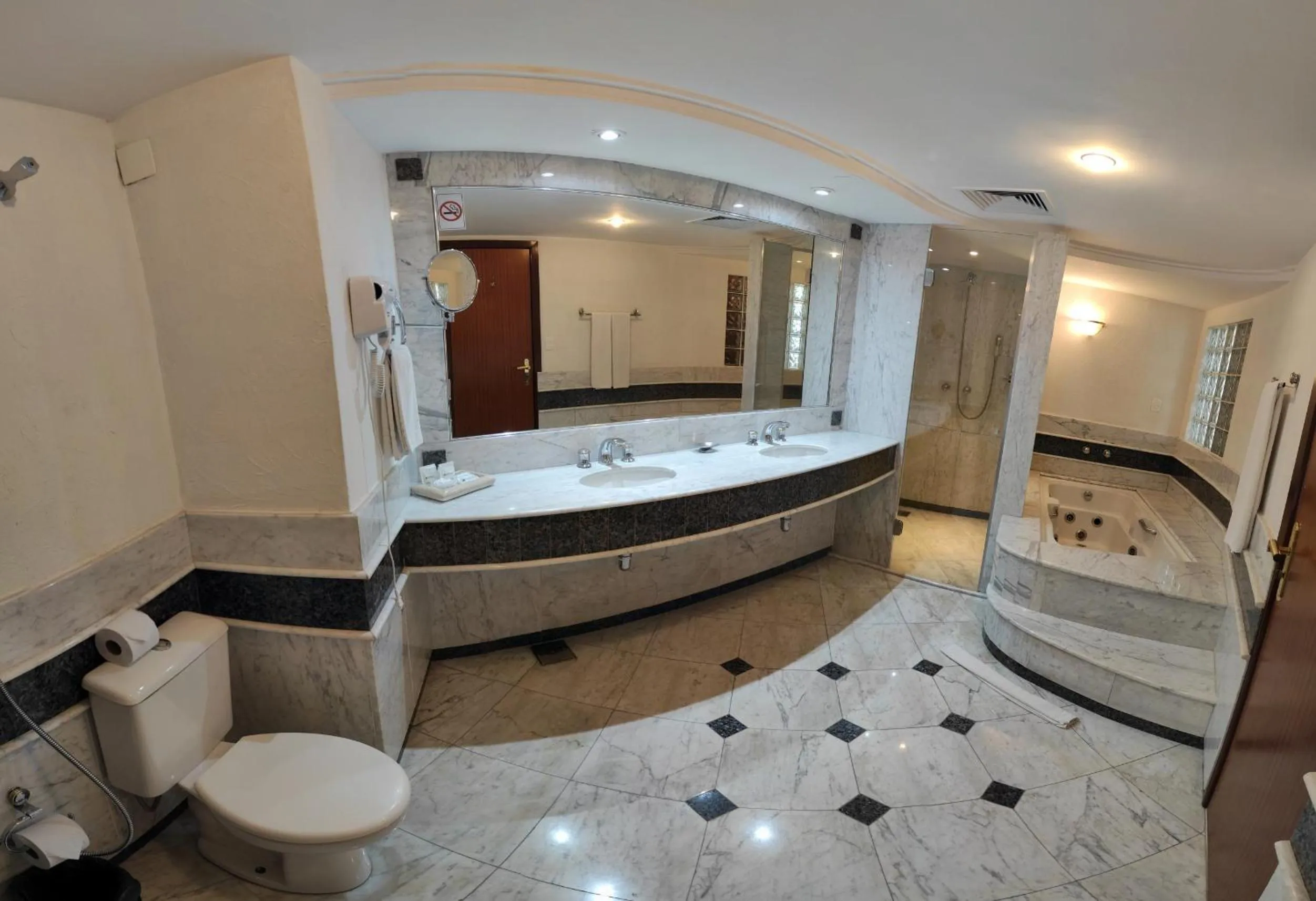 Bathroom in Hotel Golden Park Internacional Foz & Convenções By Nacional Inn