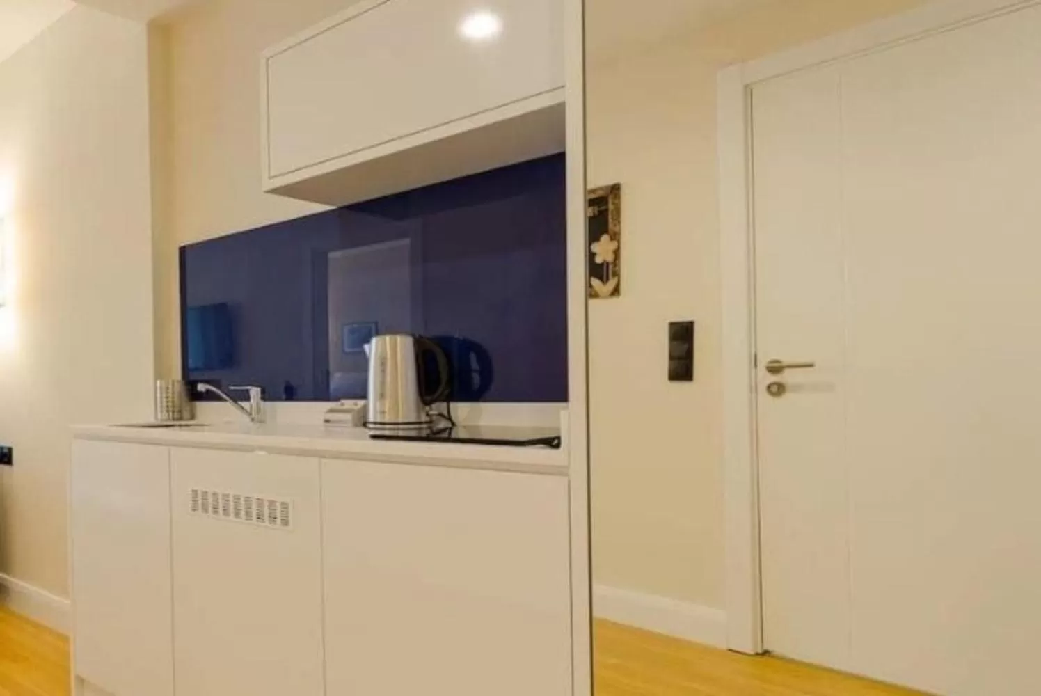 Coffee/tea facilities, Kitchen/Kitchenette in BaTumi ApartHoTel Black Sea coast