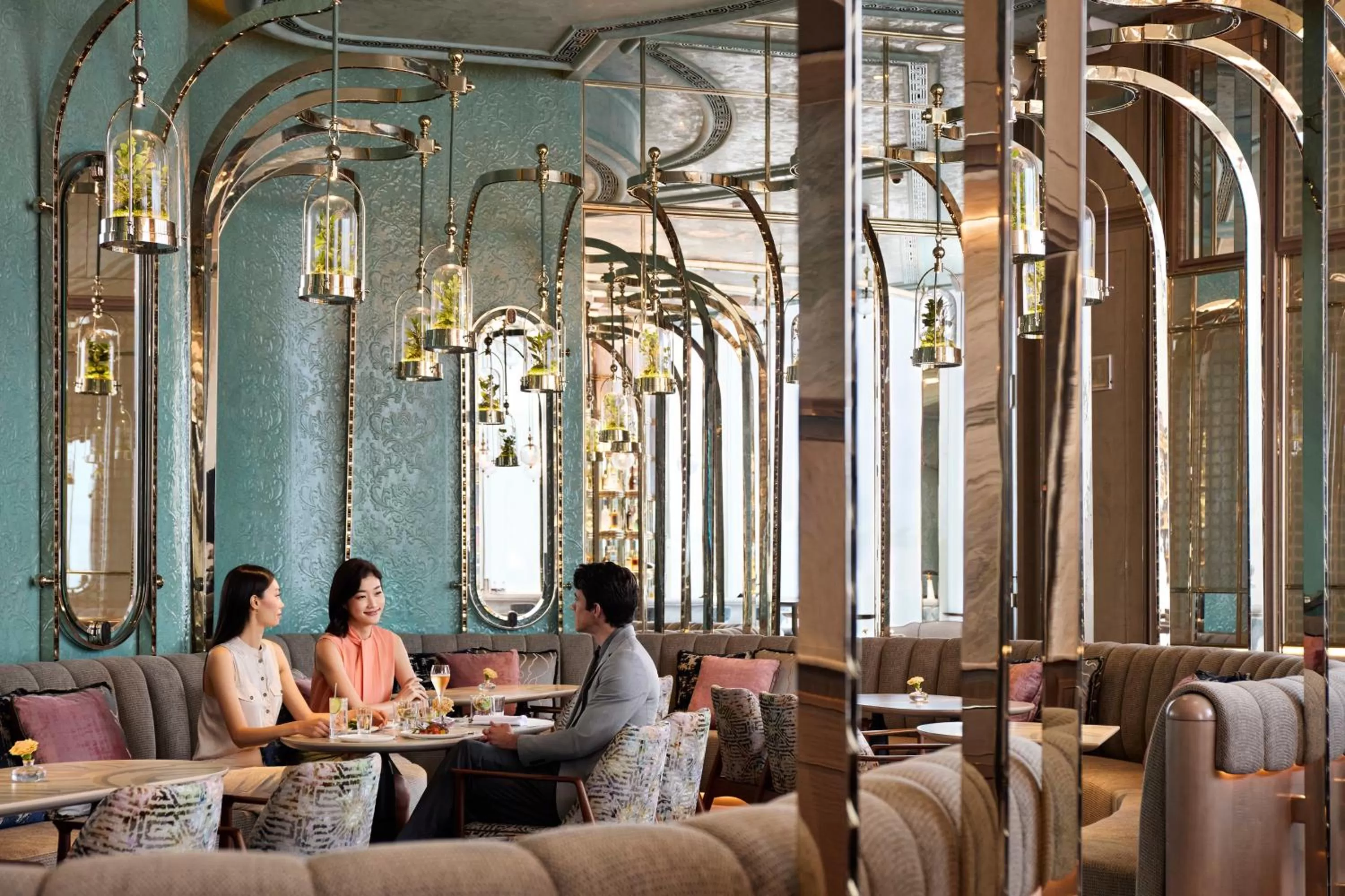 Restaurant/places to eat in Four Seasons Hotel Hong Kong