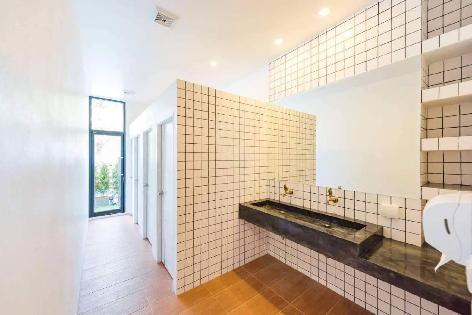 Toilet in Book a Bed Poshtel - SHA Plus