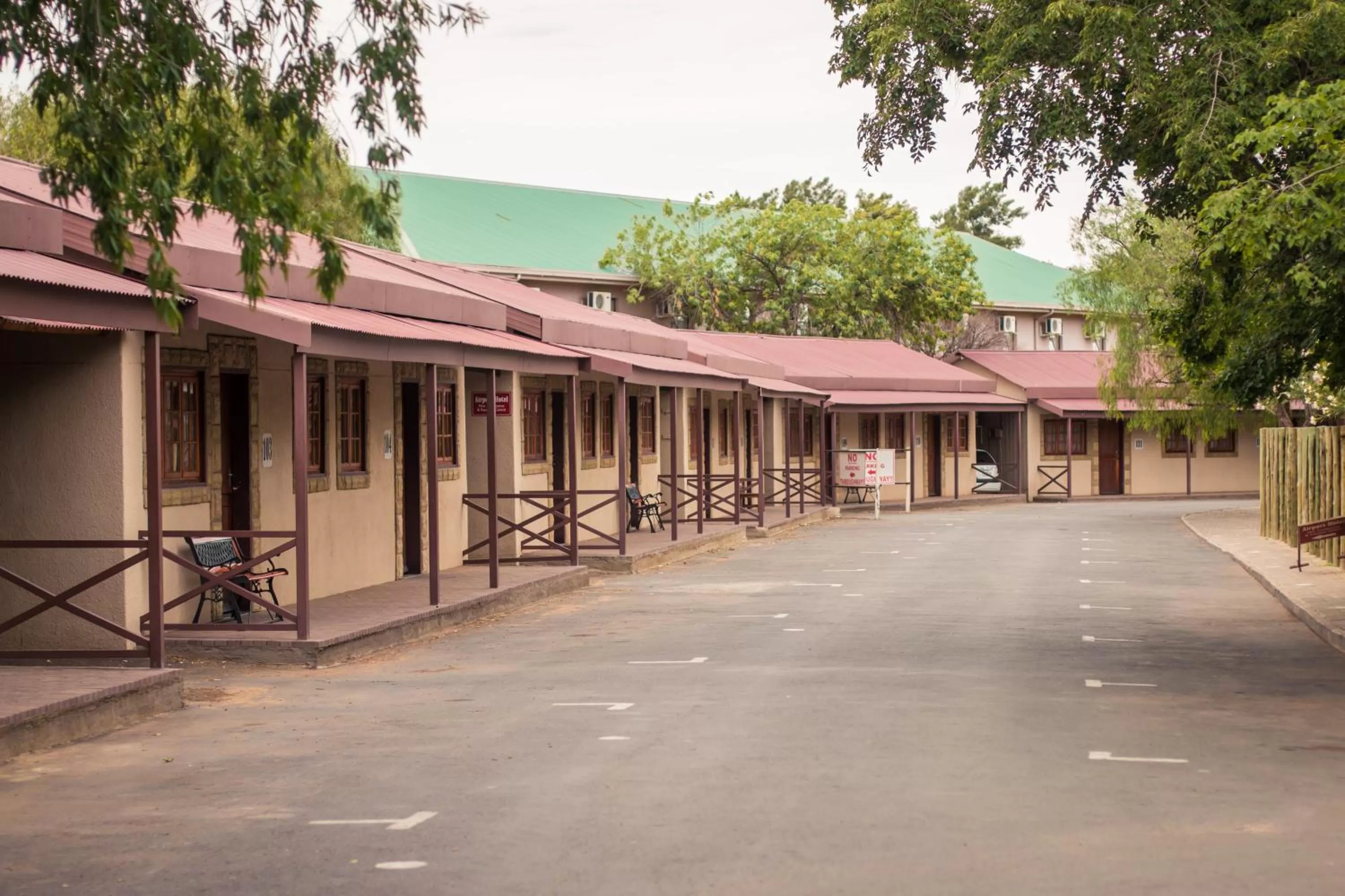 Property building in Horseshoe Inn and Conference Center