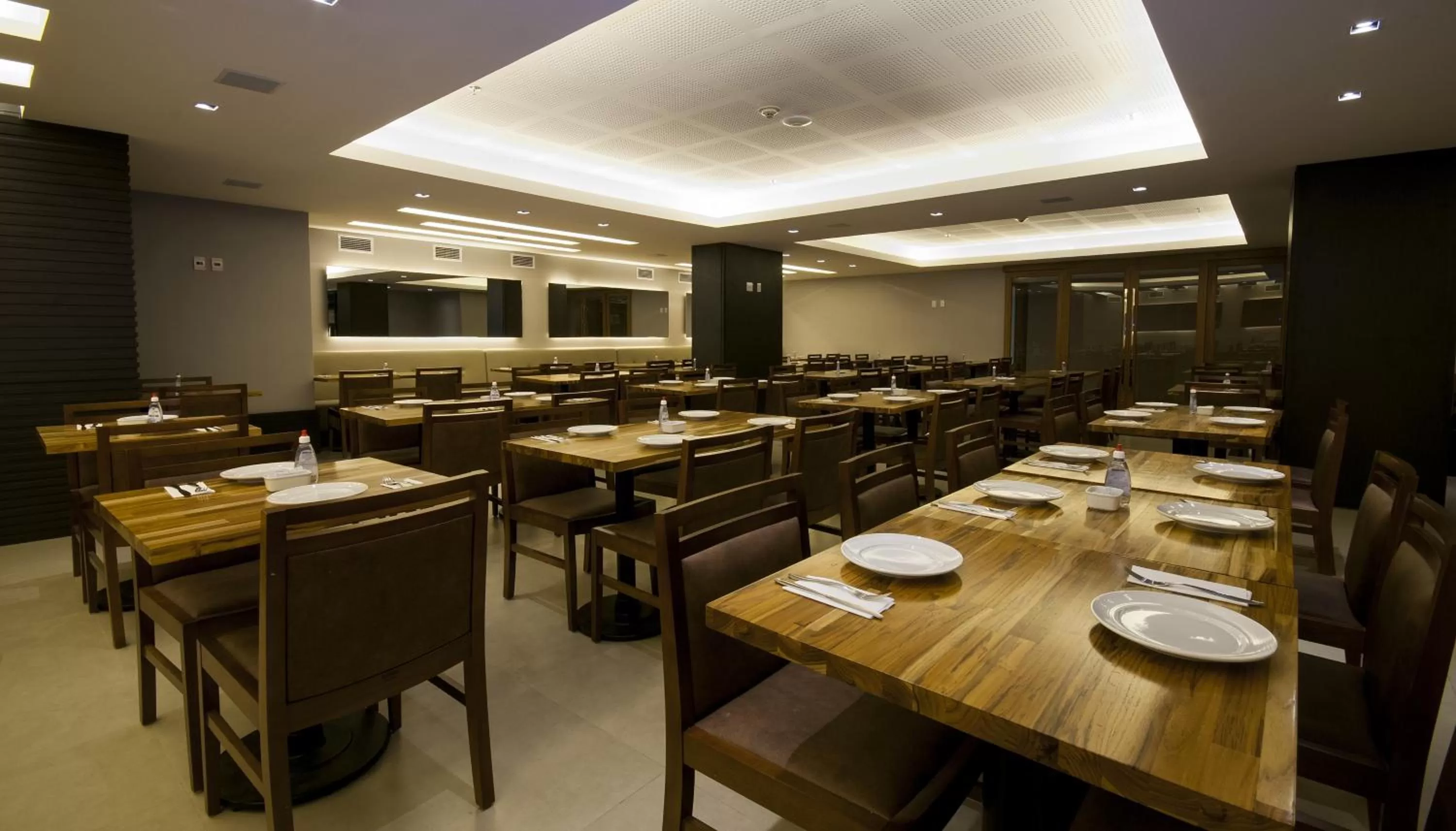 Property building in Américas Granada Hotel