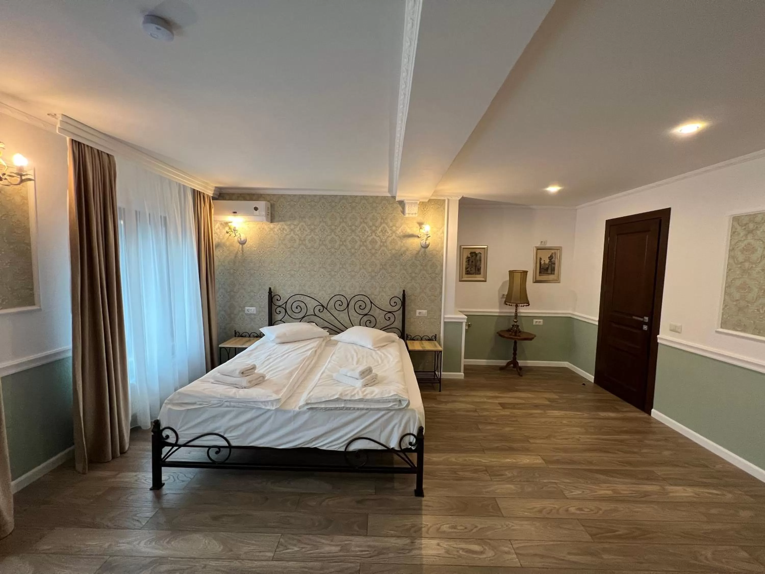 Bed in Hotel Boutique Cathedral Plaza Residences room for rent downtown