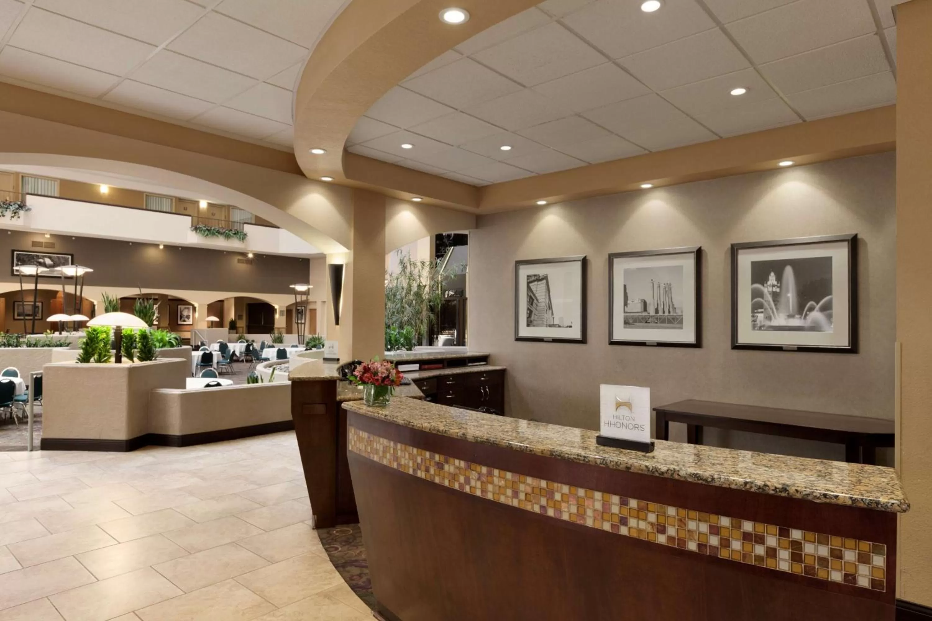 Lobby or reception in Embassy Suites by Hilton Kansas City International Airport