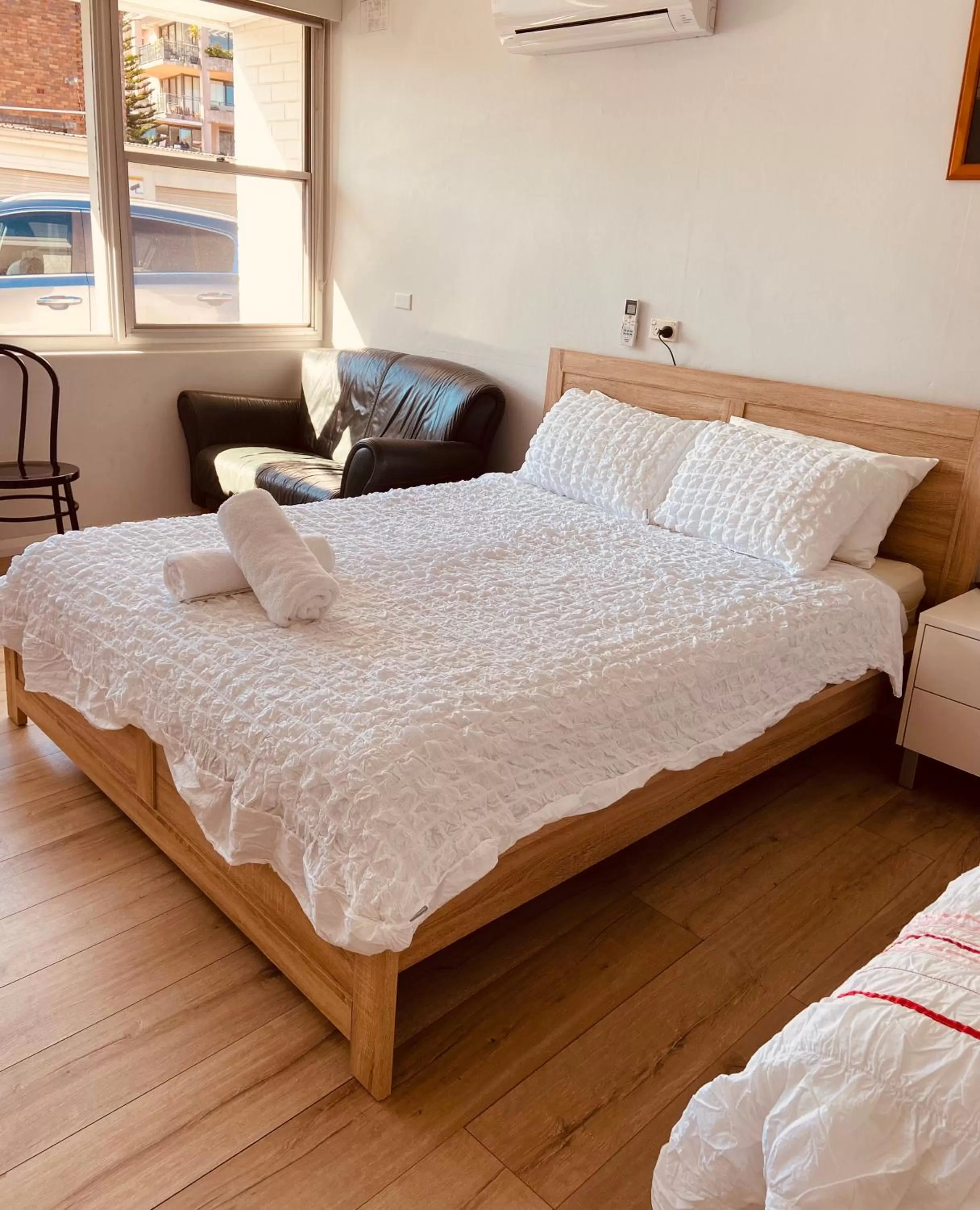 Bed in Ettalong Beach motel