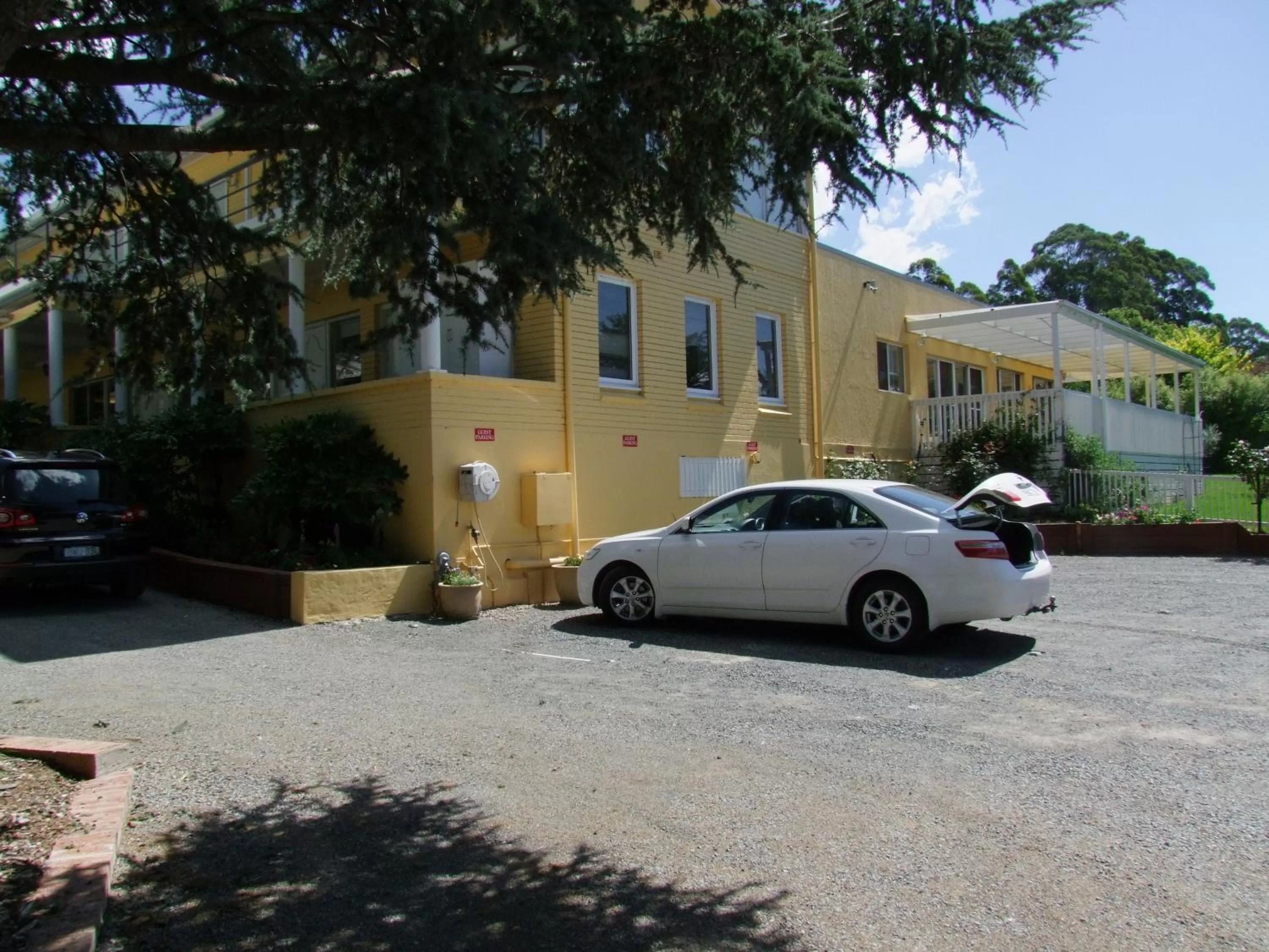 Facade/entrance in Bundanoon Lodge