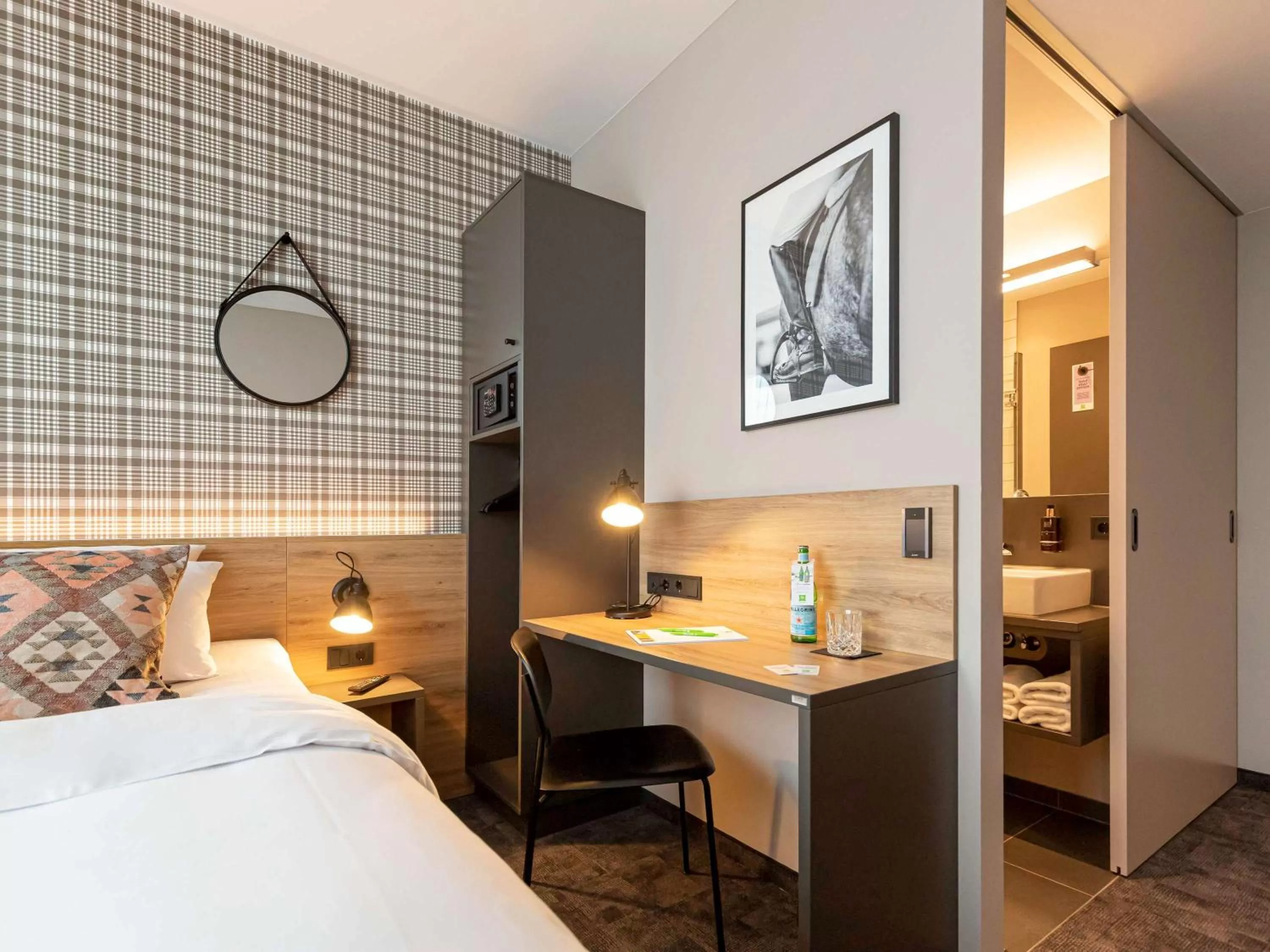 Bedroom, Bed in ibis Styles Vechta