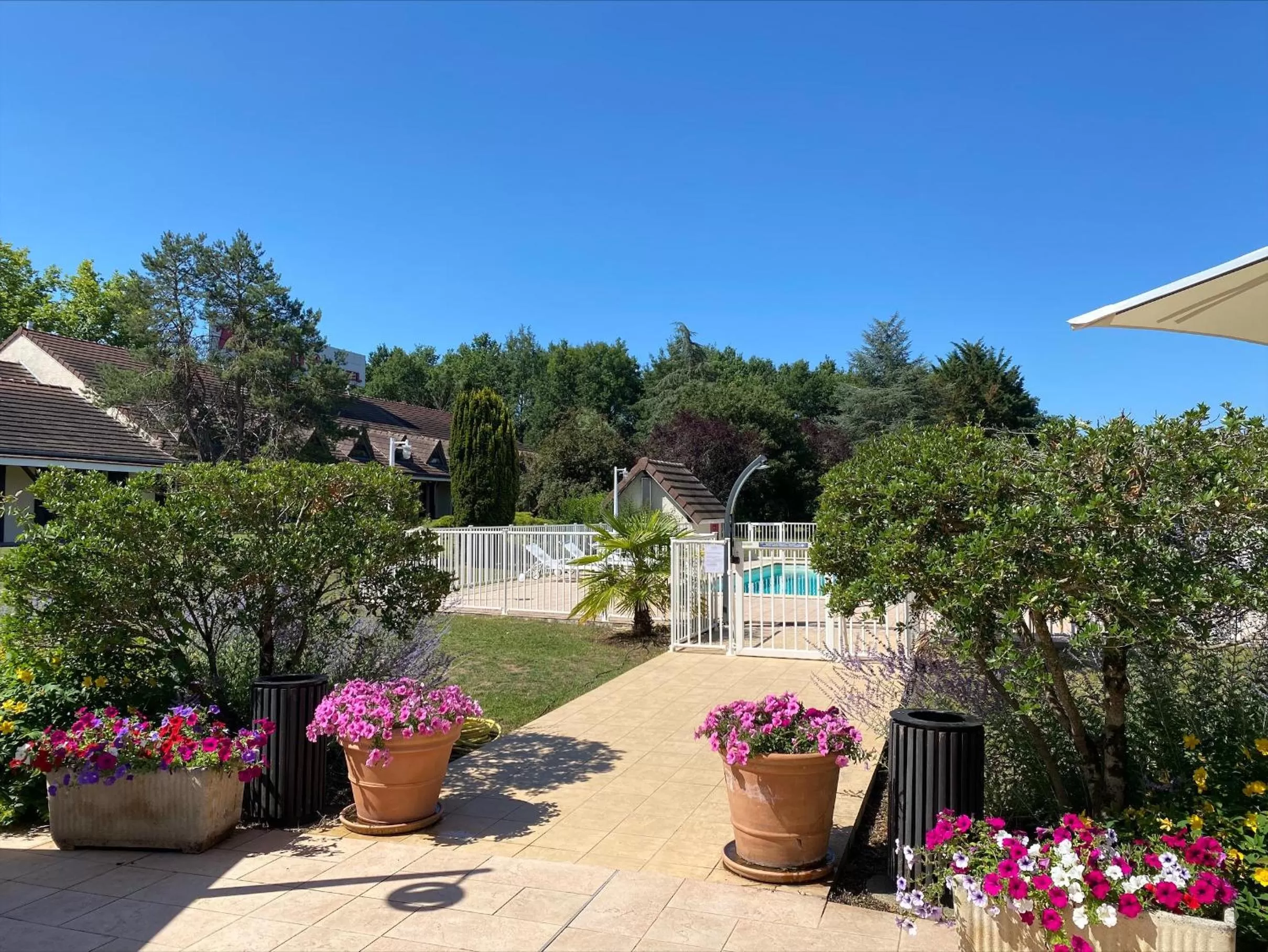 Balcony/Terrace in Mercure Auxerre Autoroute du Soleil