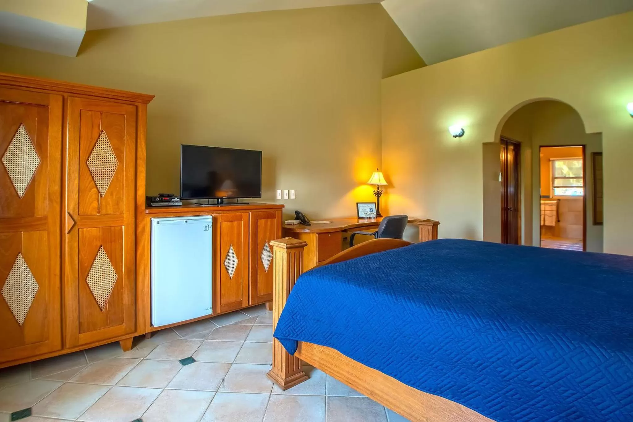 TV and multimedia, Bed in Velero Beach Resort