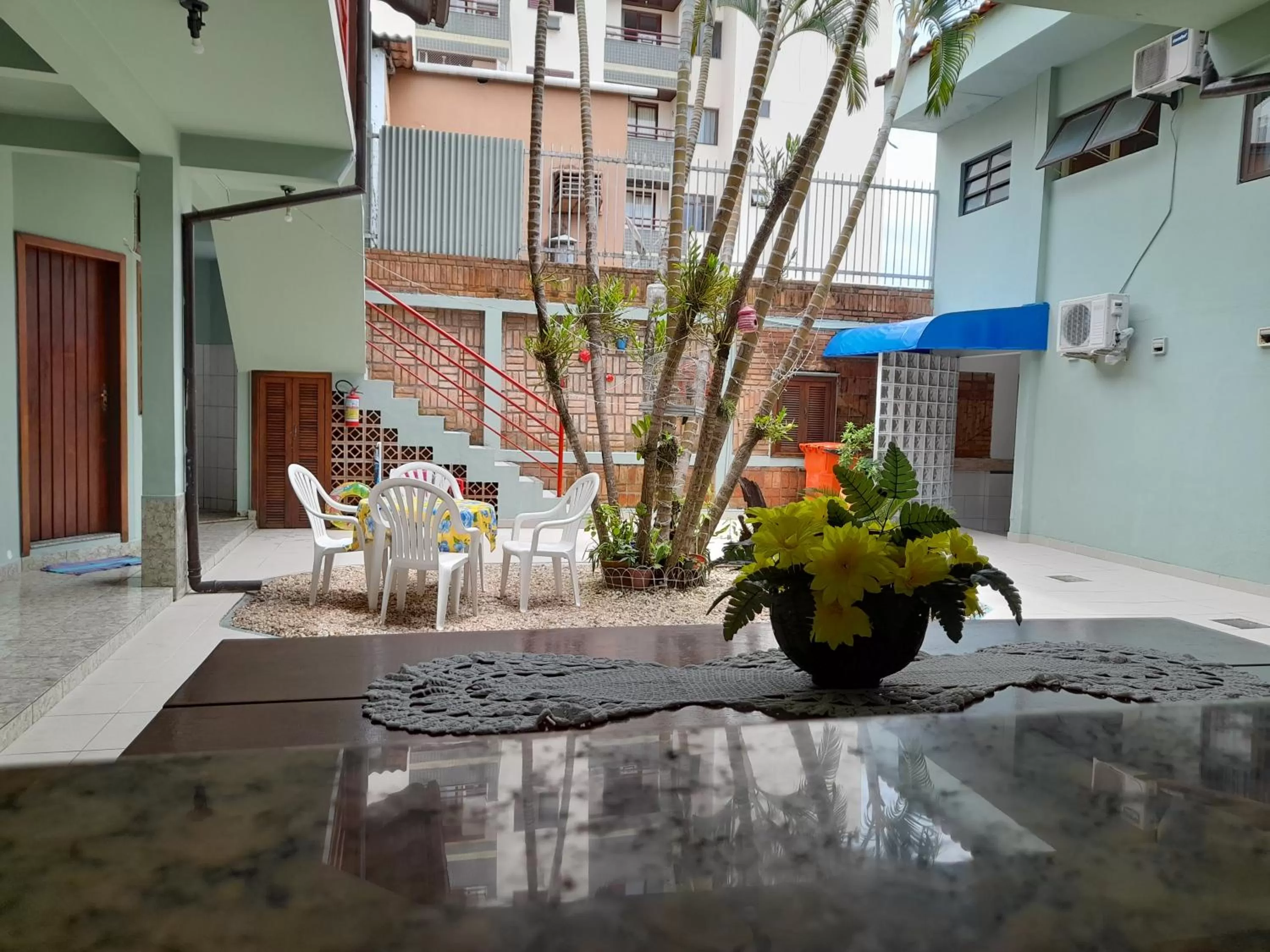 Inner courtyard view in Pousada Baleia Franca Canasvieiras