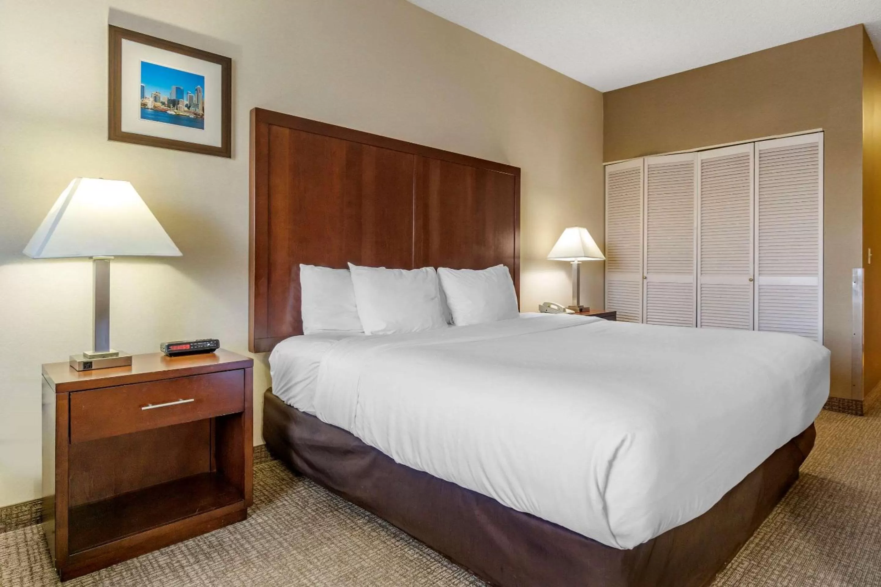 Photo of the whole room, Bed in Comfort Inn & Suites Seattle North