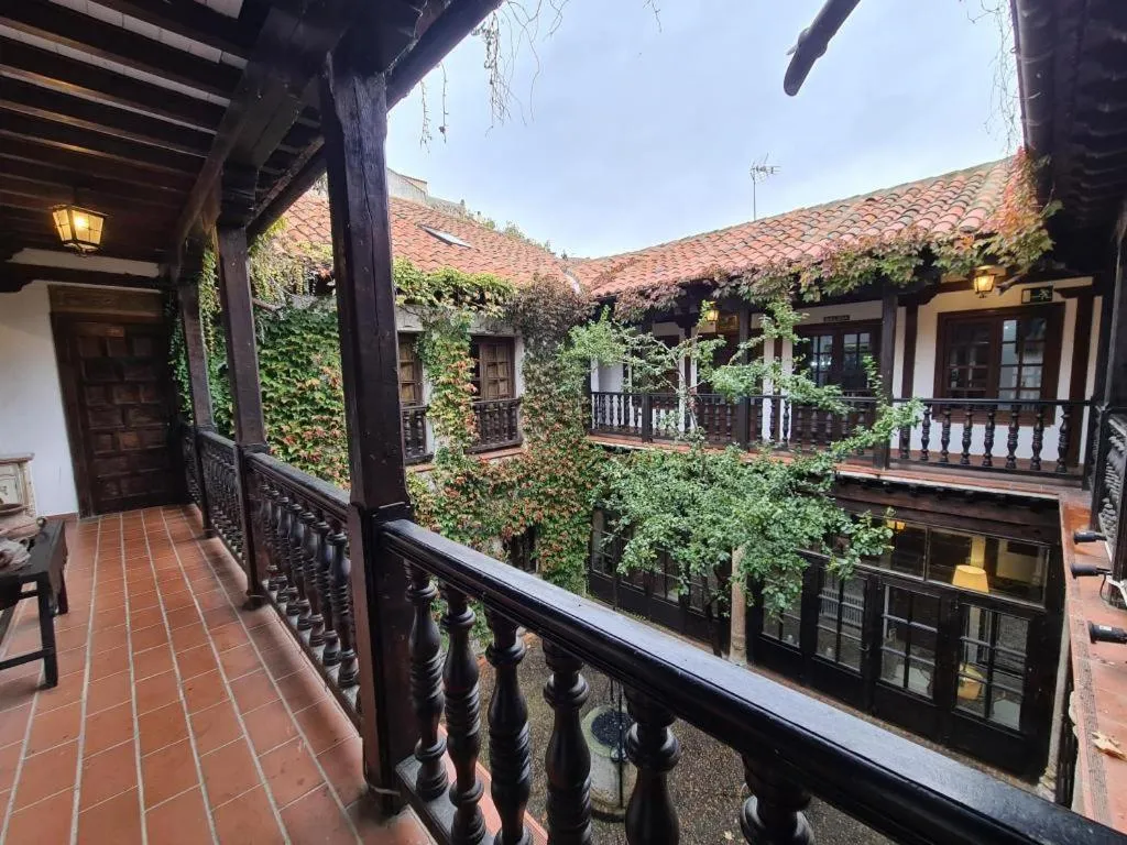 Inner courtyard view in Hosteria Real de Zamora