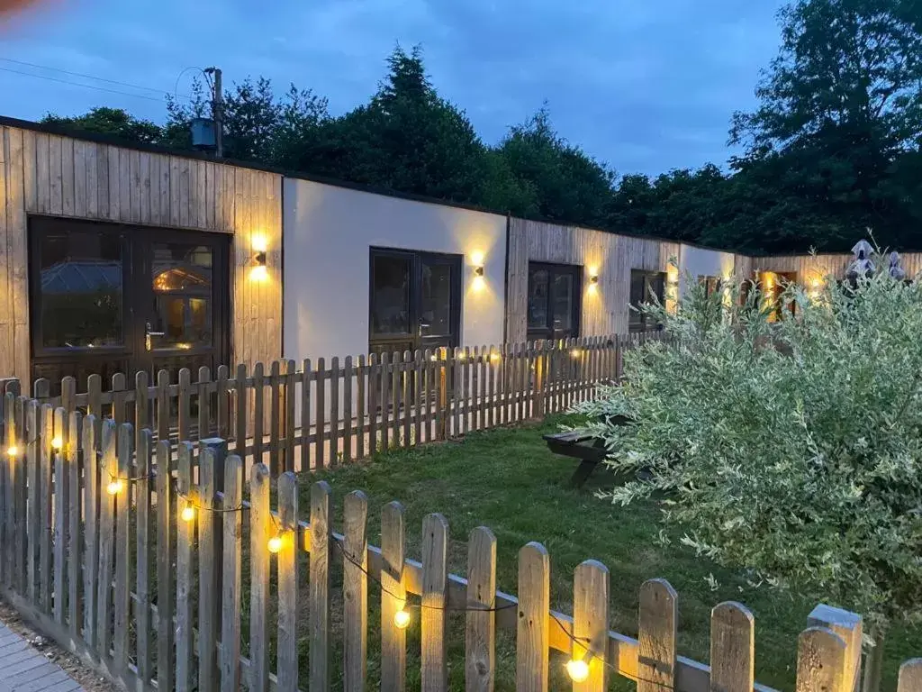 Property Building in Shenstone Lodge Property Building in Shenstone Lodge