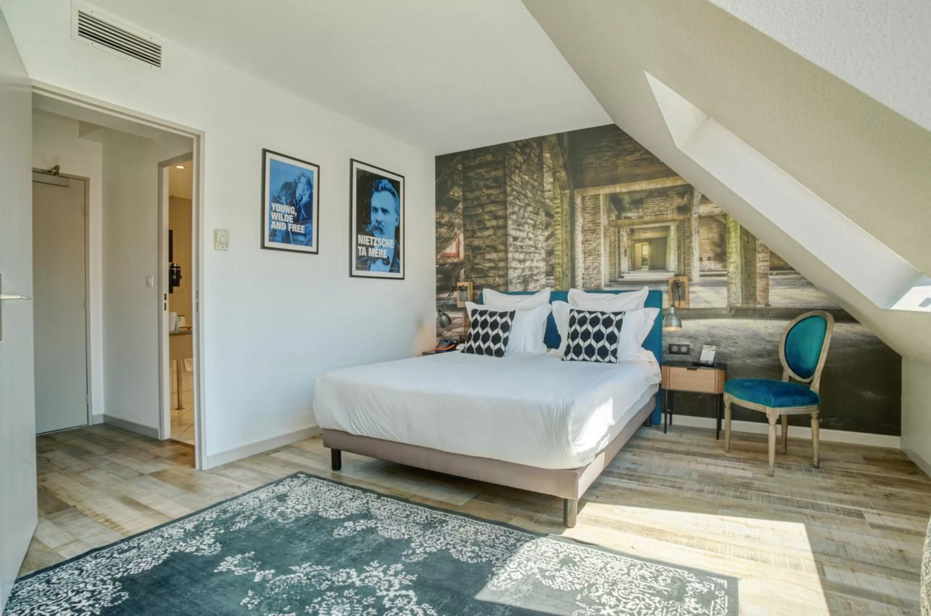 Photo of the whole room in La Maison Hôtel Mulhouse Centre