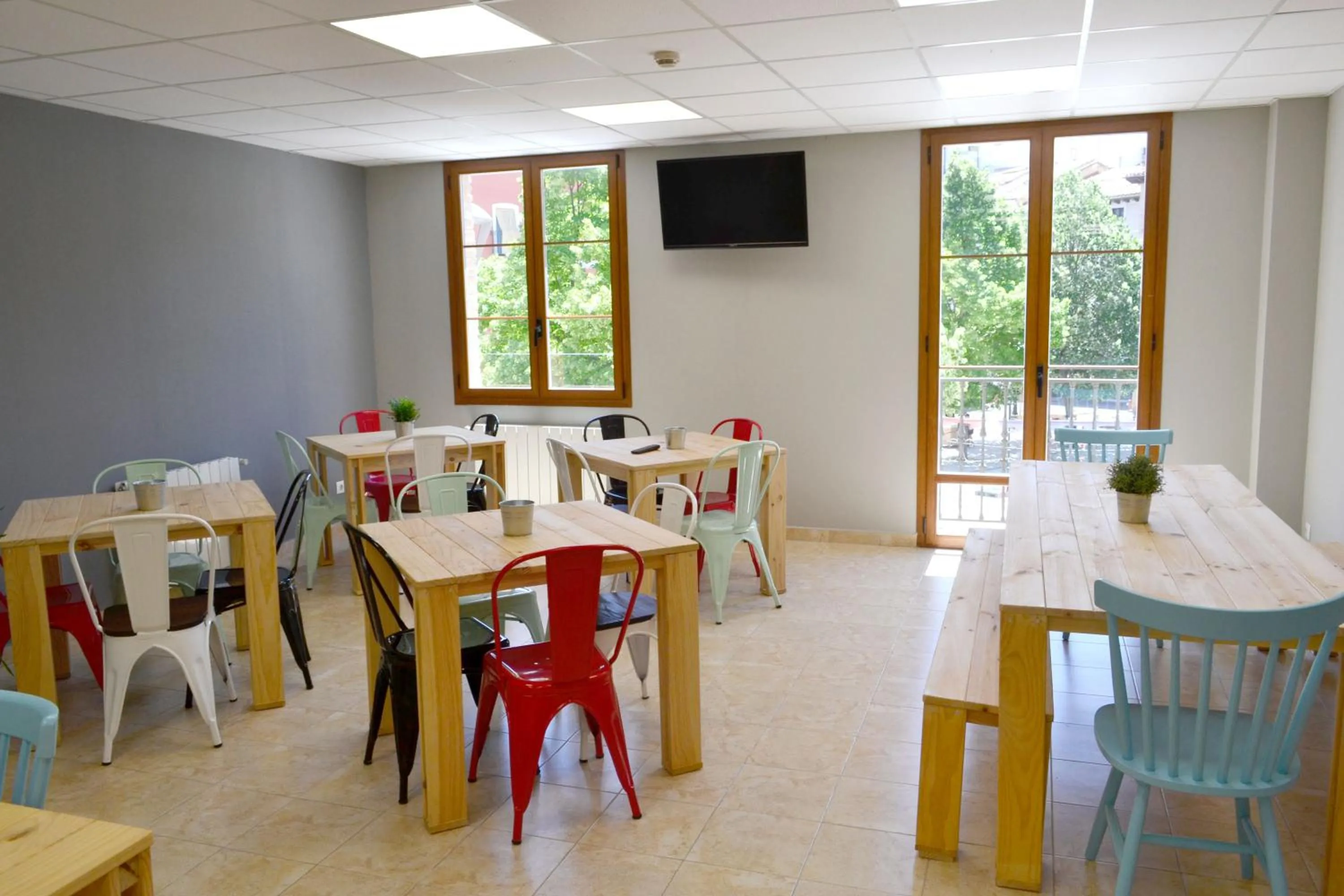 Communal lounge/ TV room in Alda Estella Hostel