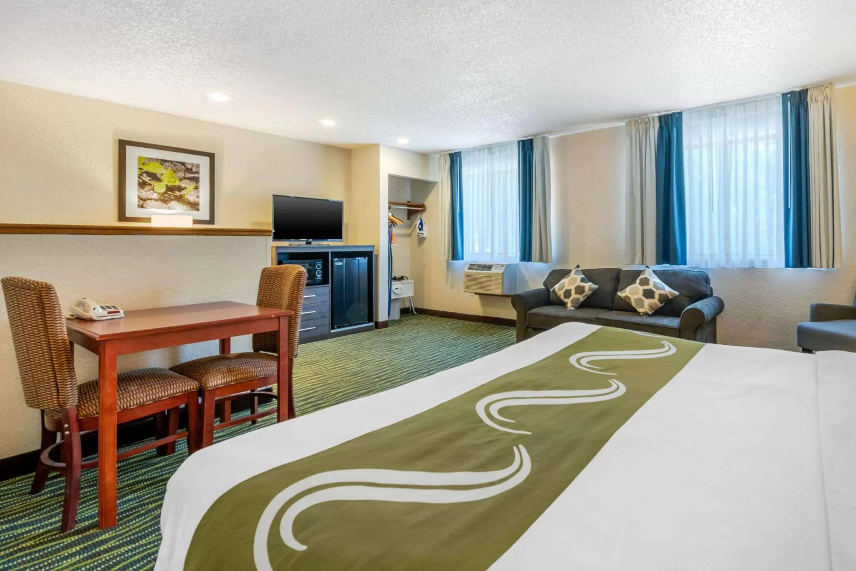 Photo of the whole room, Bed in Quality Inn & Suites Leesburg Chain of Lakes