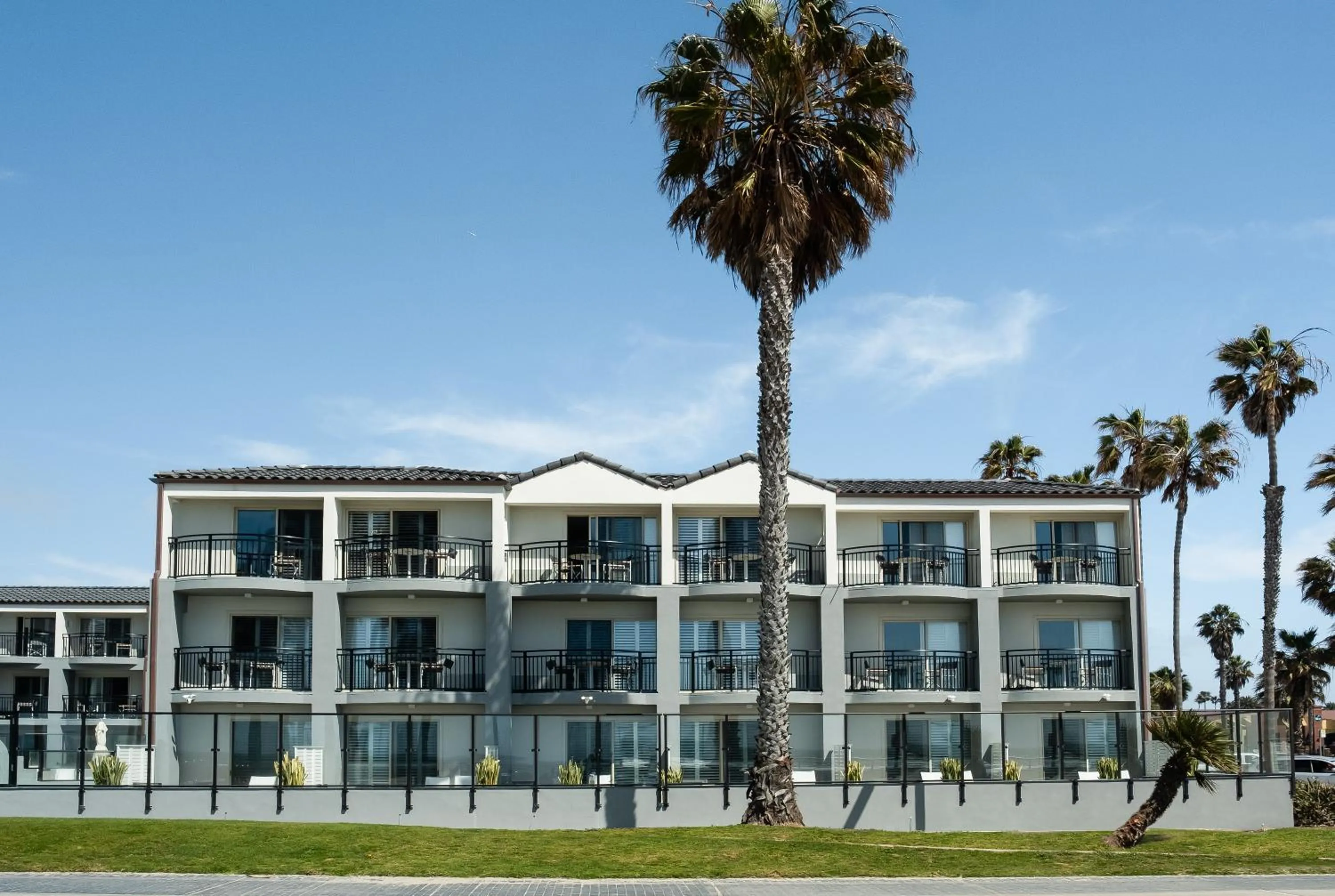 Property building in Ocean Park Inn