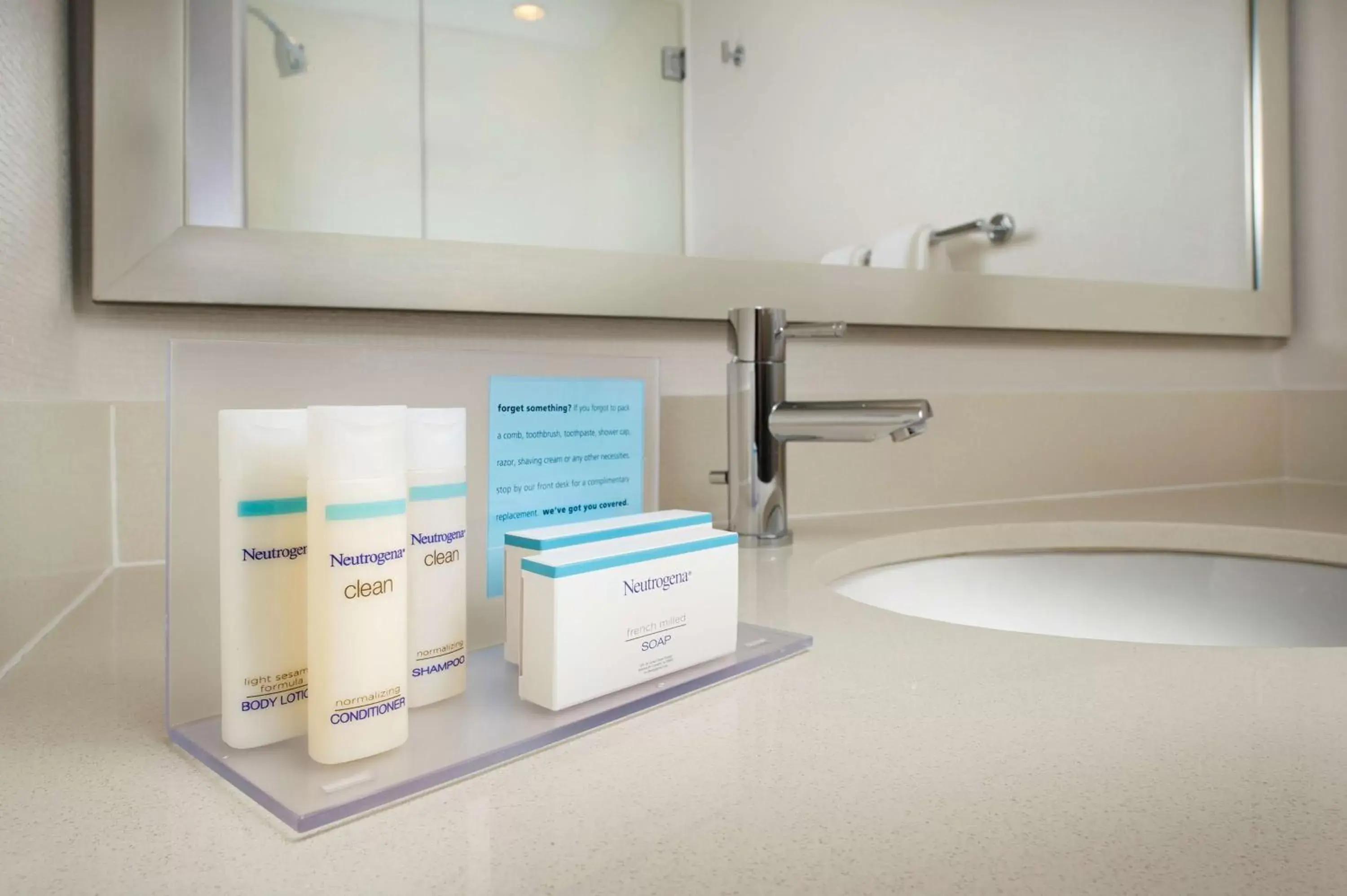 King Room with Accessible Tub - Mobility and Hearing Access/Non-Smoking in Hampton Inn and Suites Washington DC North/Gaithersburg King Room with Accessible Tub - Mobility and Hearing Access/Non-Smoking in Hampton Inn and Suites Washington DC North/Gaithersburg