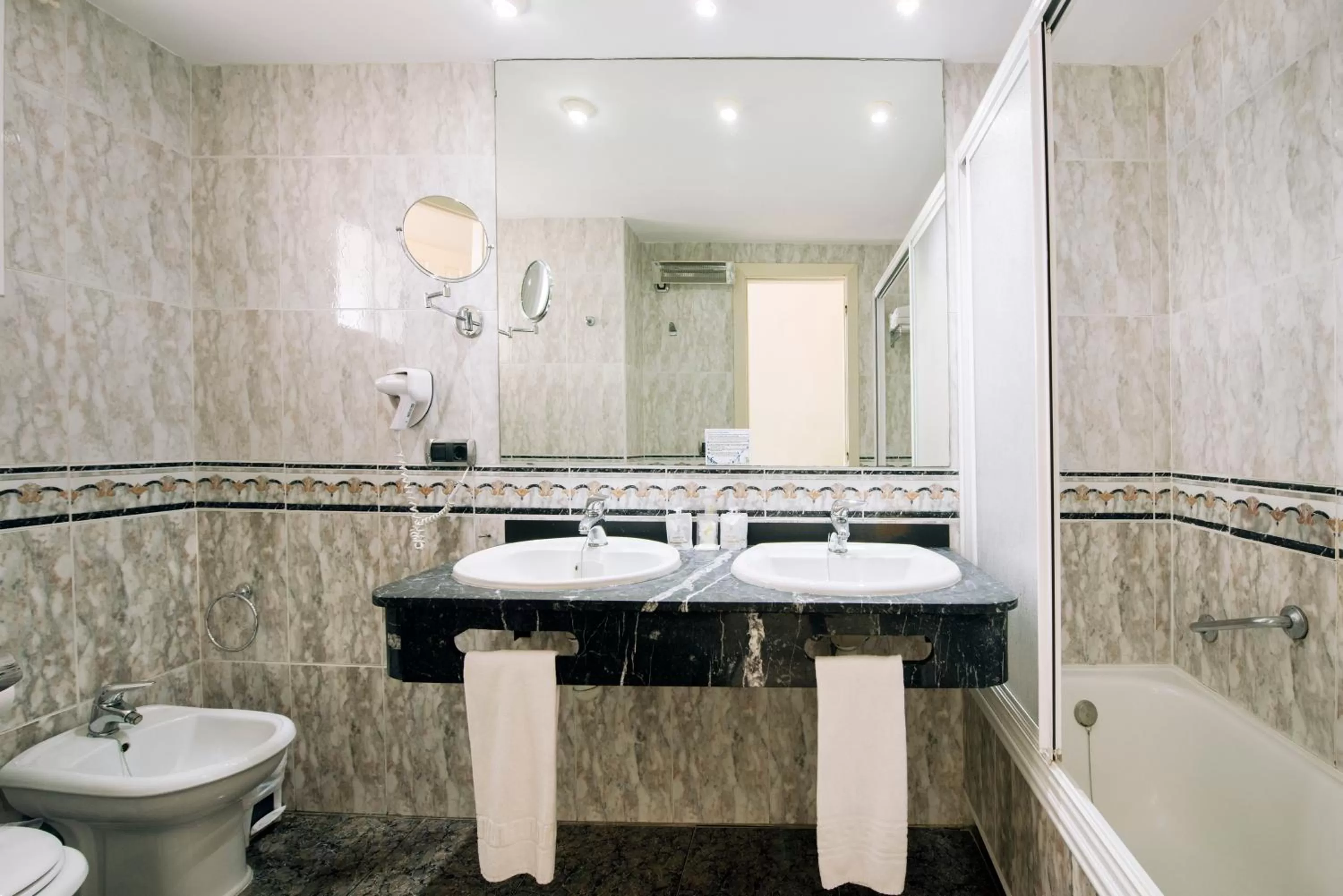 Bathroom in Marina d'Or® Hotel Marina d'Or 3*