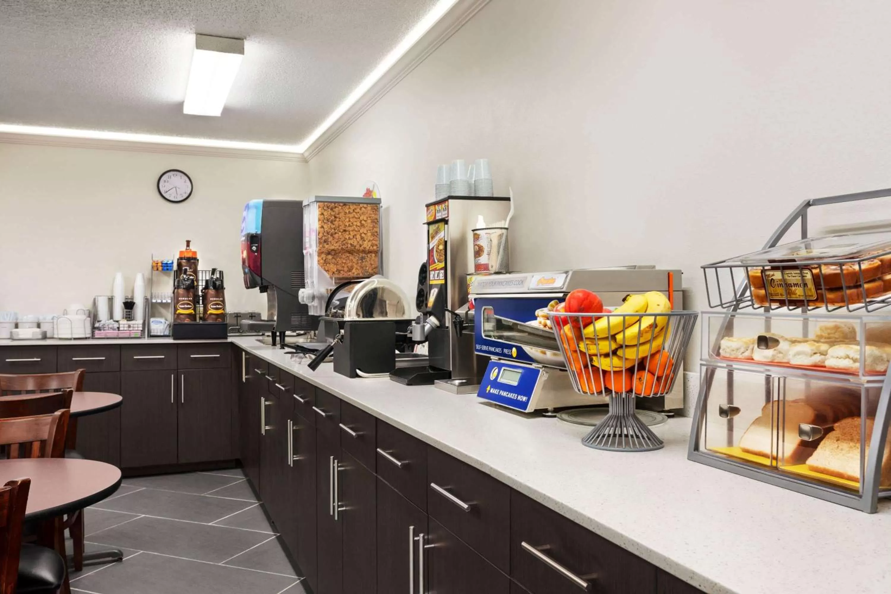 Restaurant/places to eat in Super 8 by Wyndham Chillicothe