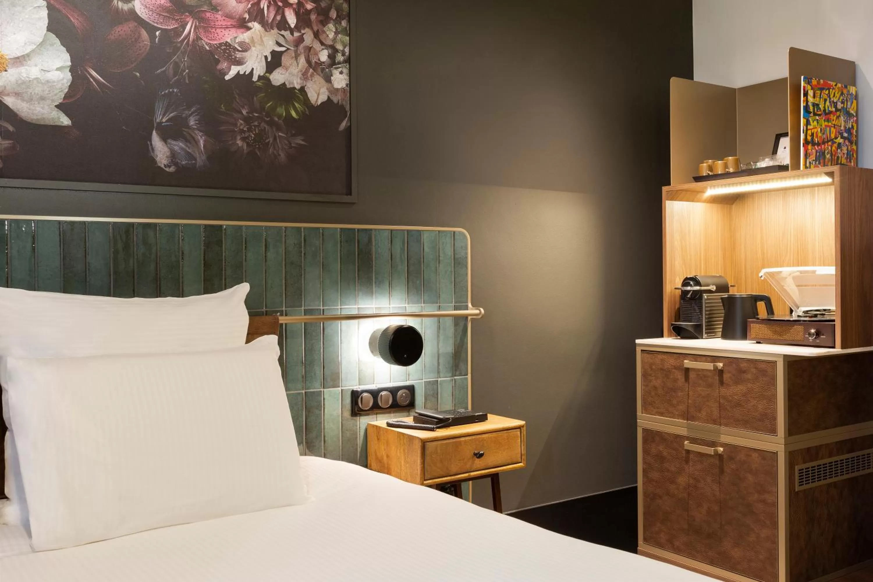 Decorative detail, Bed in Hotel Les Capitouls Toulouse Centre - Handwritten Collection