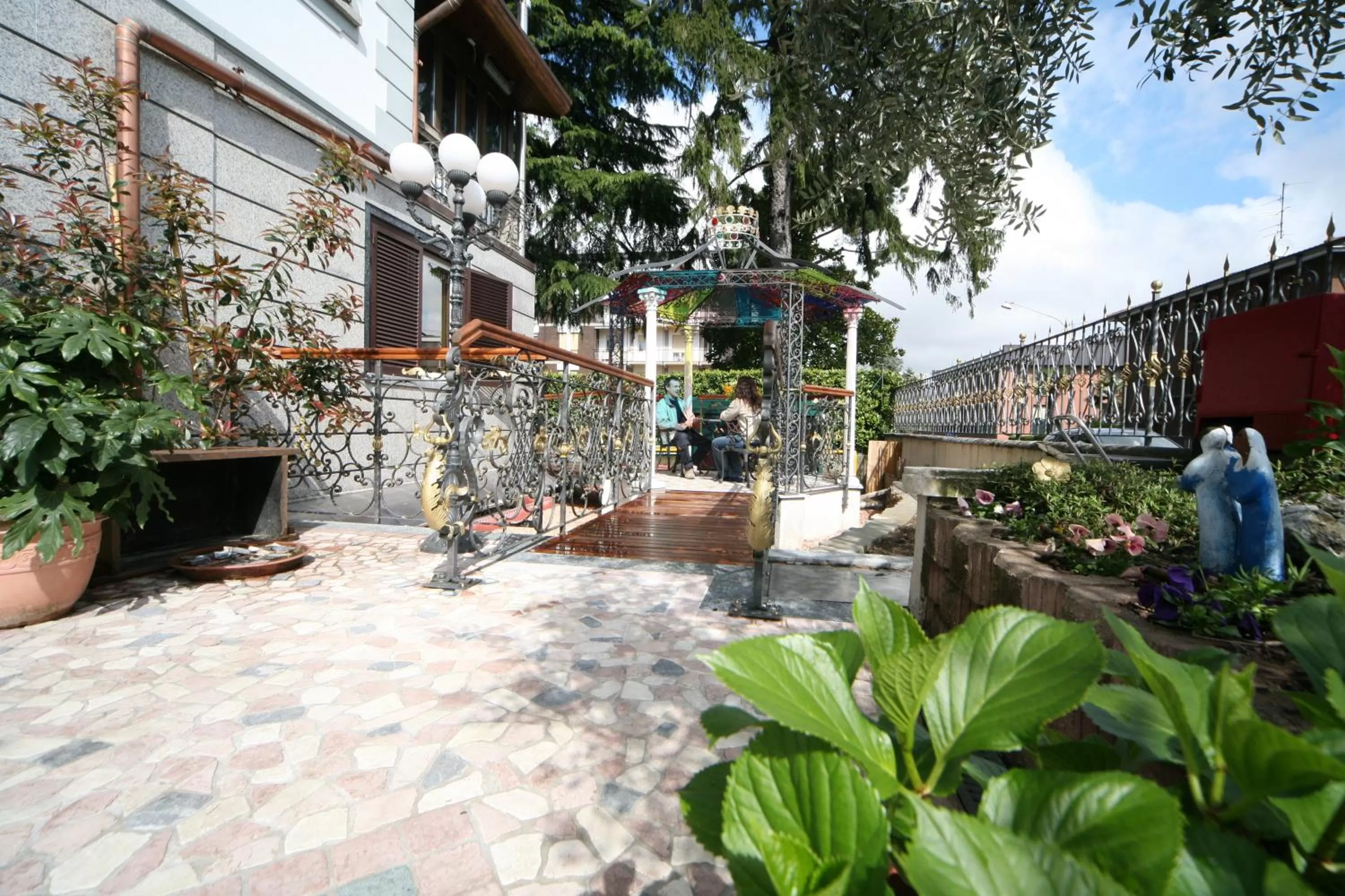 Patio in Hotel Ungheria Varese 1946