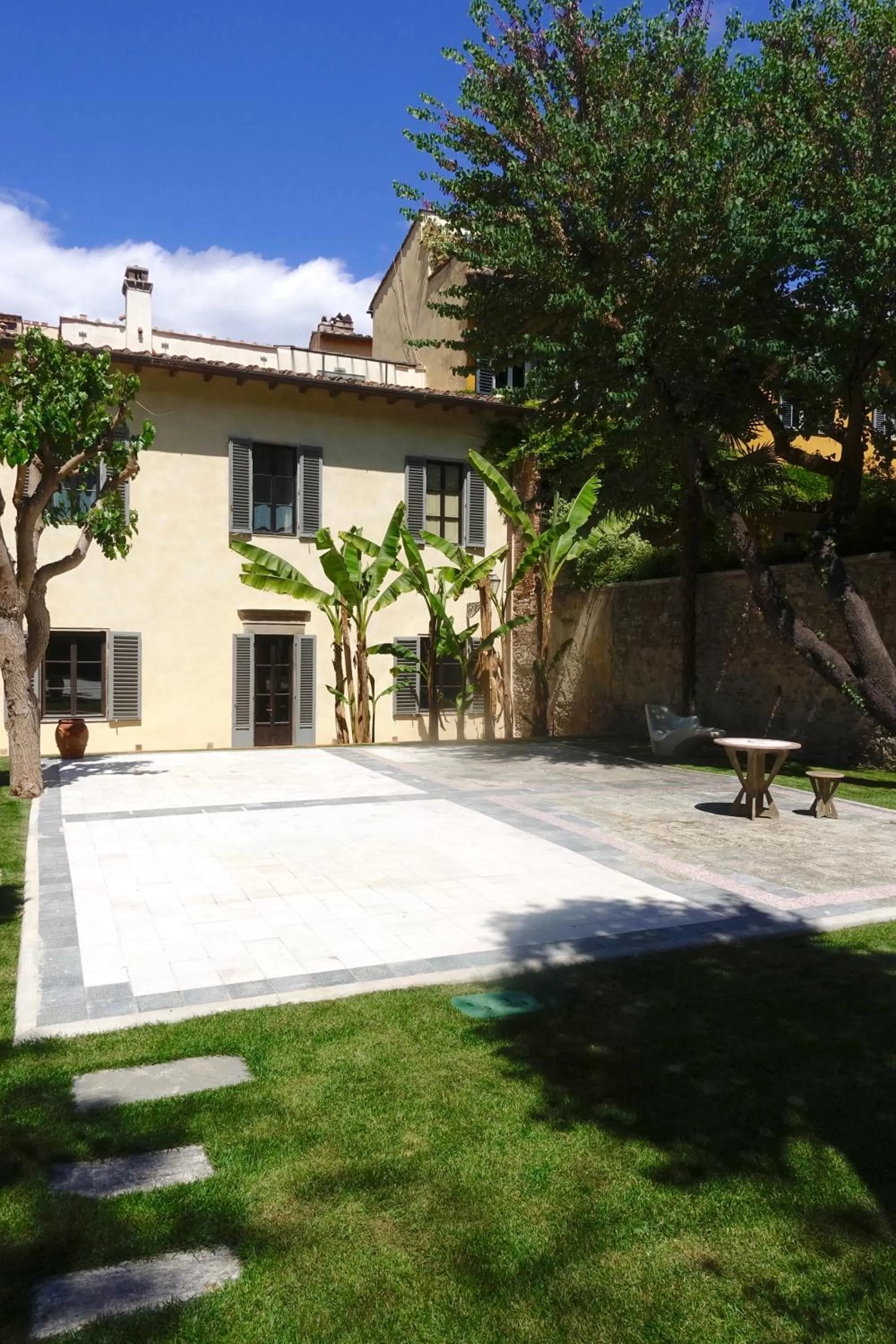 Garden in Numa Florence Palazzo San Niccolò