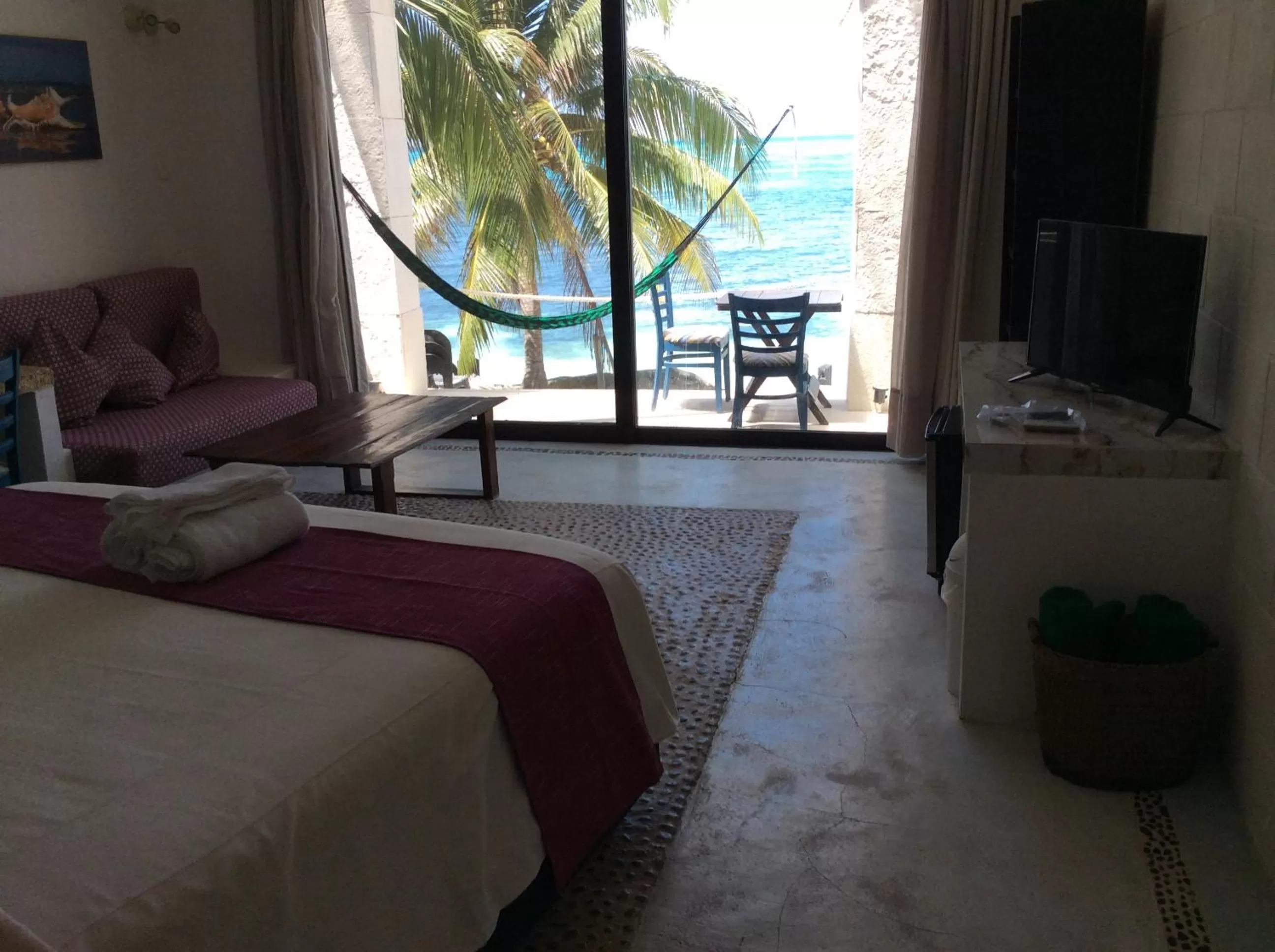 Photo of the whole room, Bed in Maria's Kan Kin