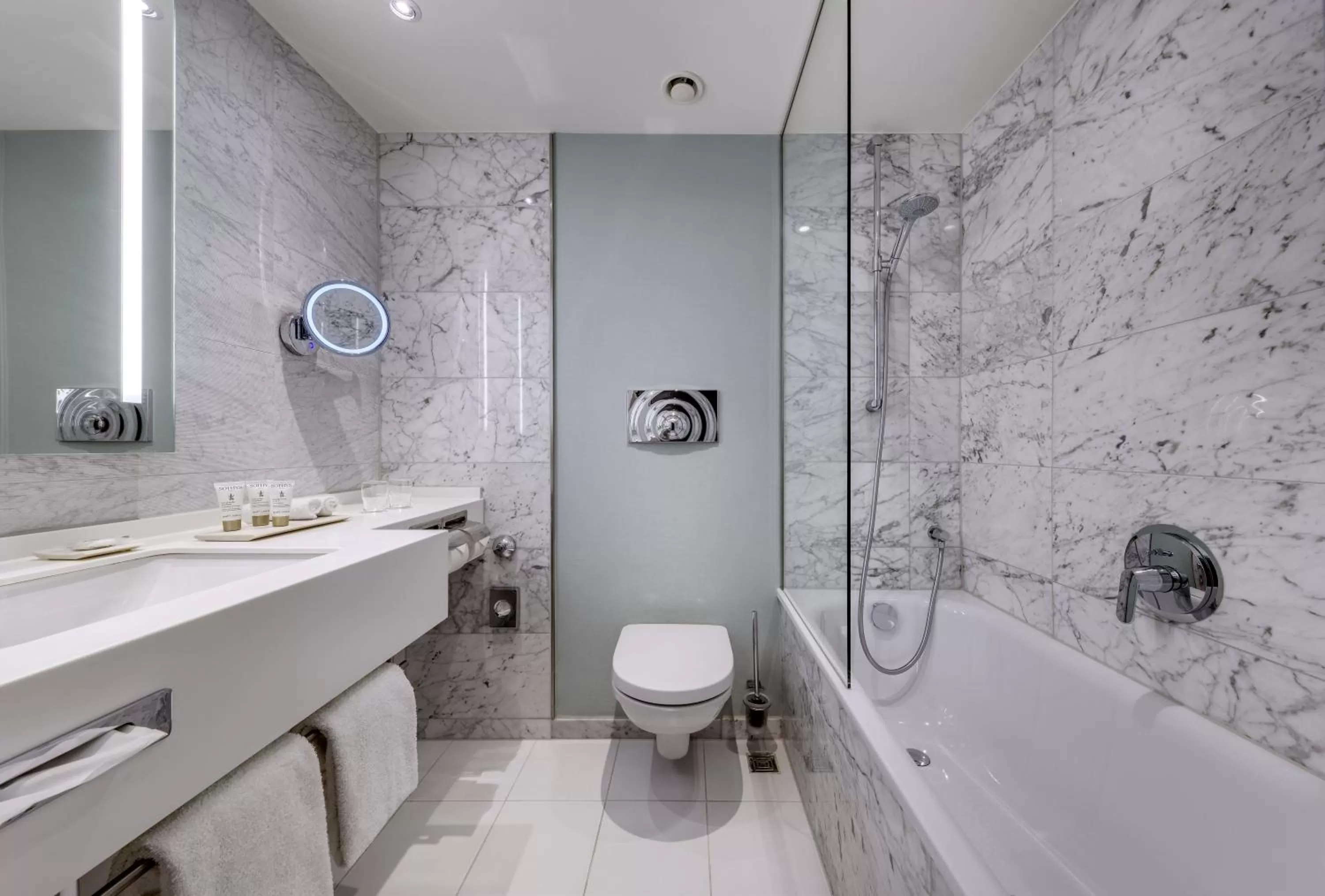 Shower in Clayton Hotel Düsseldorf City Centre