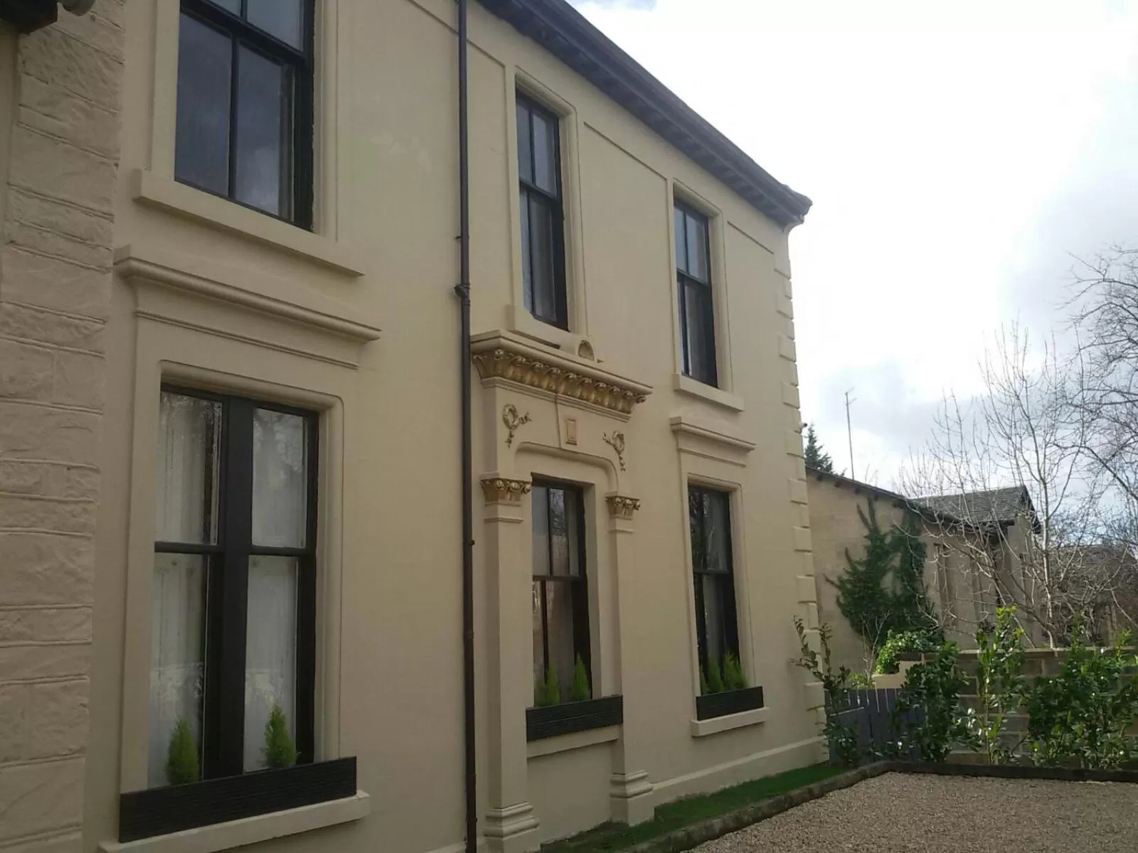 Facade/entrance in Crosshill House