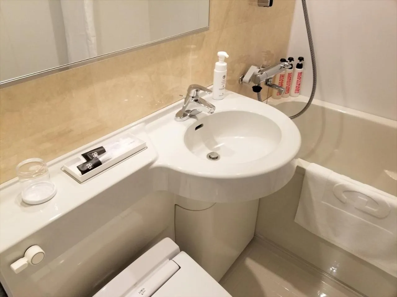 Bathroom in Green Rich Hotel & Capsule Naha - Artificial hot spring Futamata Yunohana