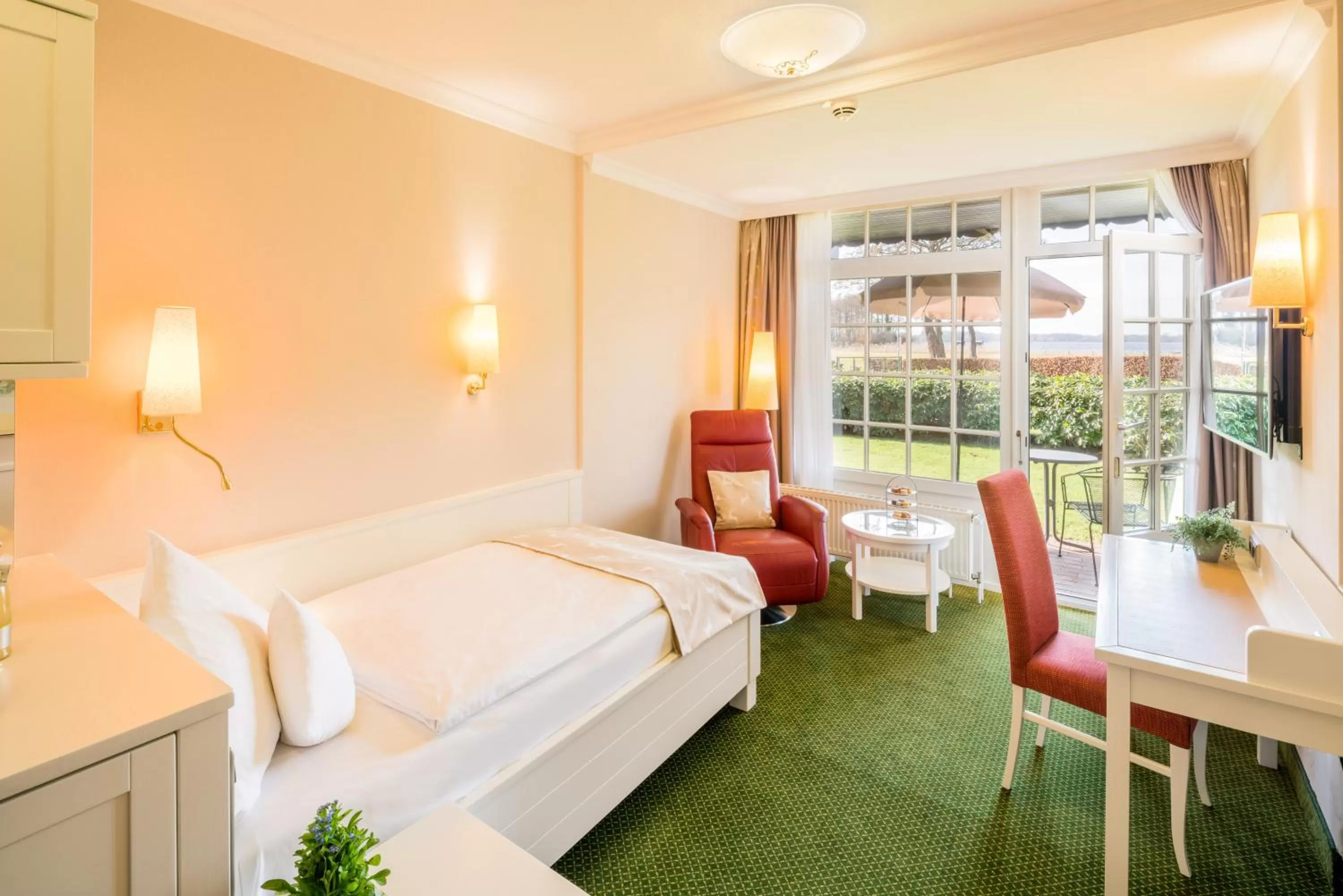 Photo of the whole room, Bed in Romantik Hotel Jagdhaus Eiden am See