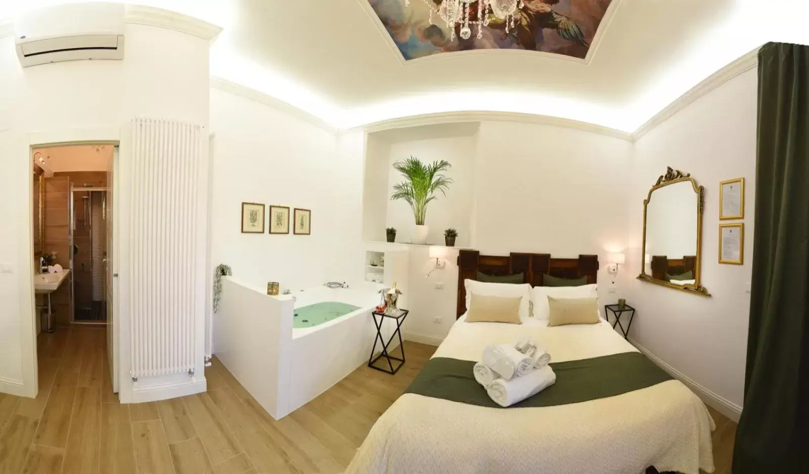 King Suite with Spa Bath in Vittorio Veneto Private SPA King Suite with Spa Bath in Vittorio Veneto Private SPA