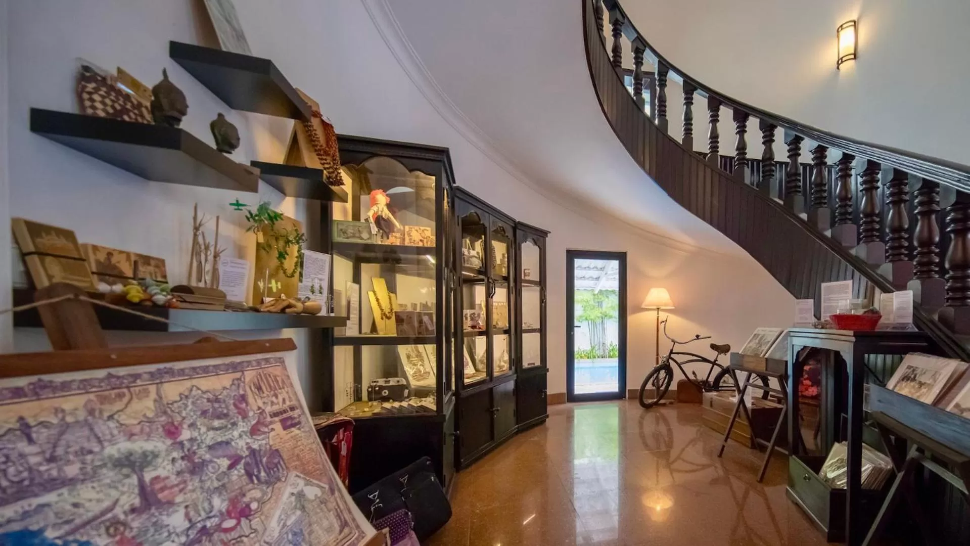 Area and facilities in White Mansion 白色公馆