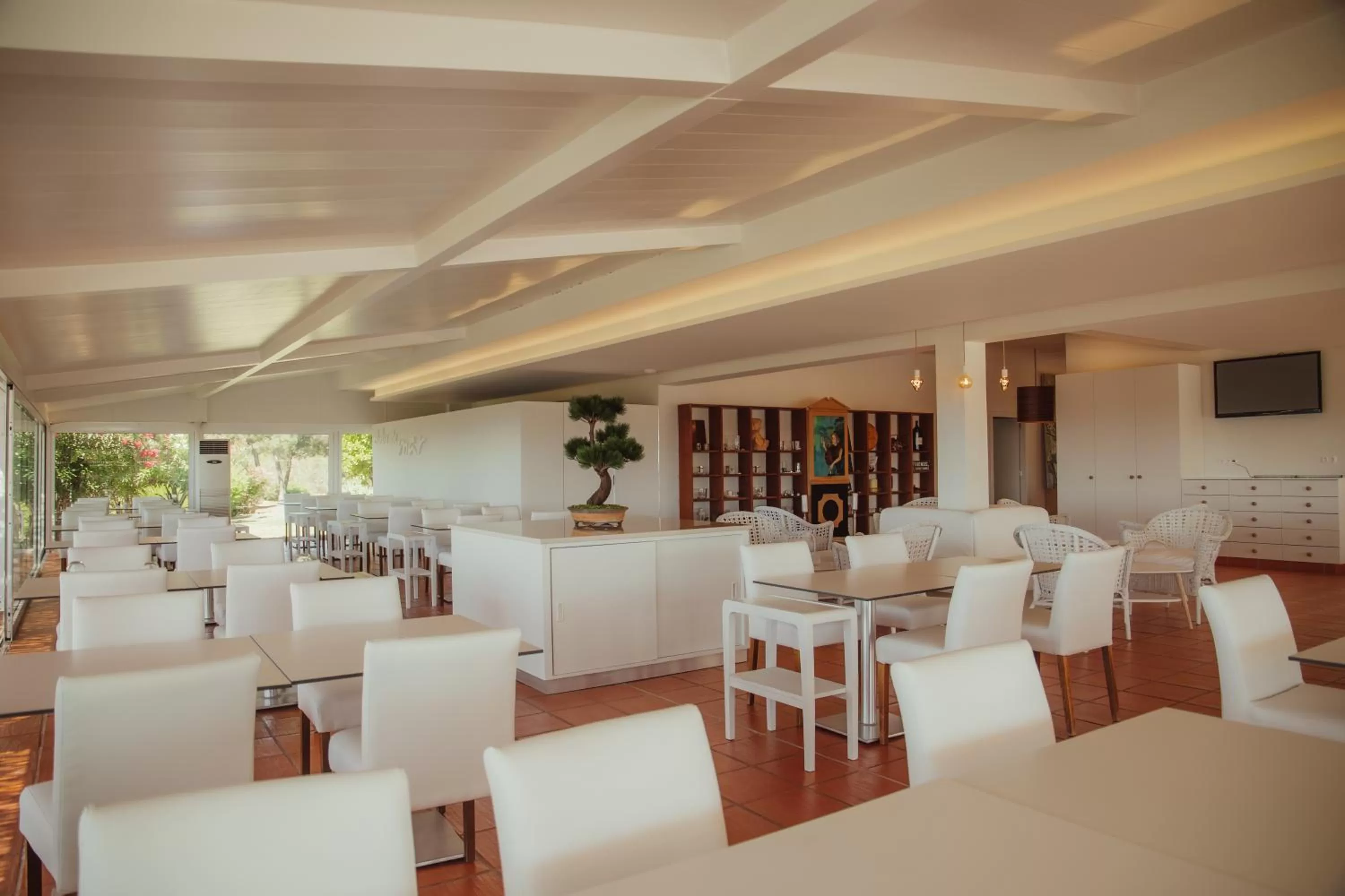Restaurant/places to eat in Vila Alba Resort