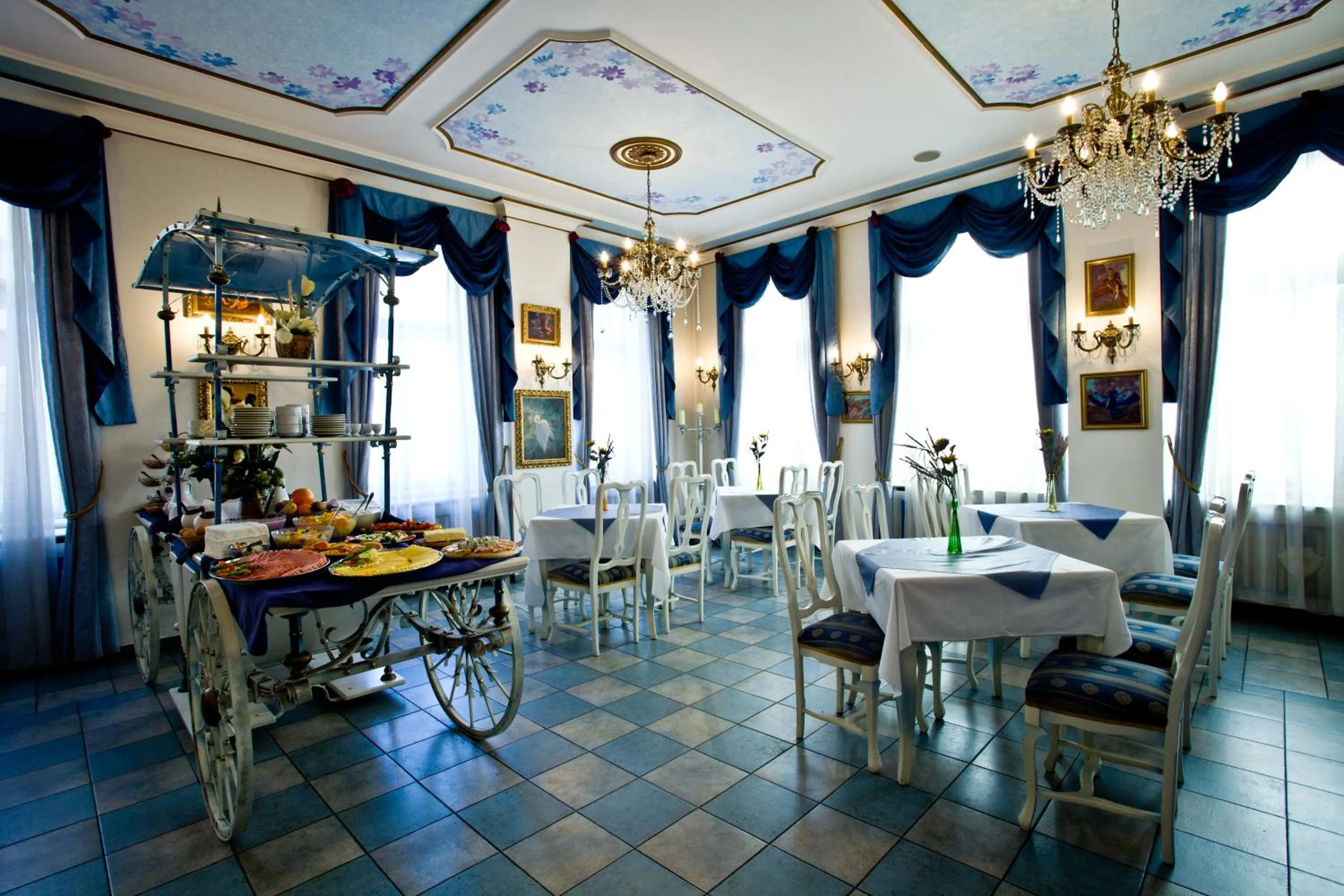 Restaurant/places to eat in Hotel William